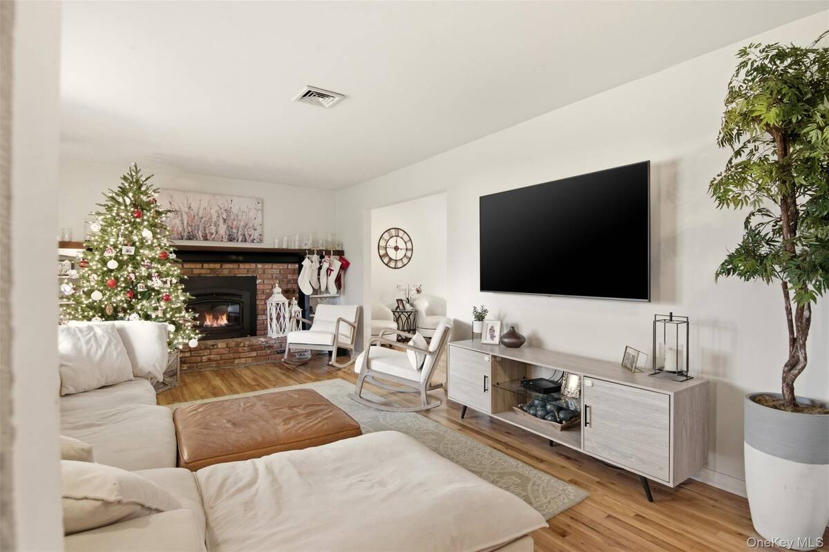 #5 photo, 23 John Street, সাফোক কাউন্টি Shoreham , NY 11786