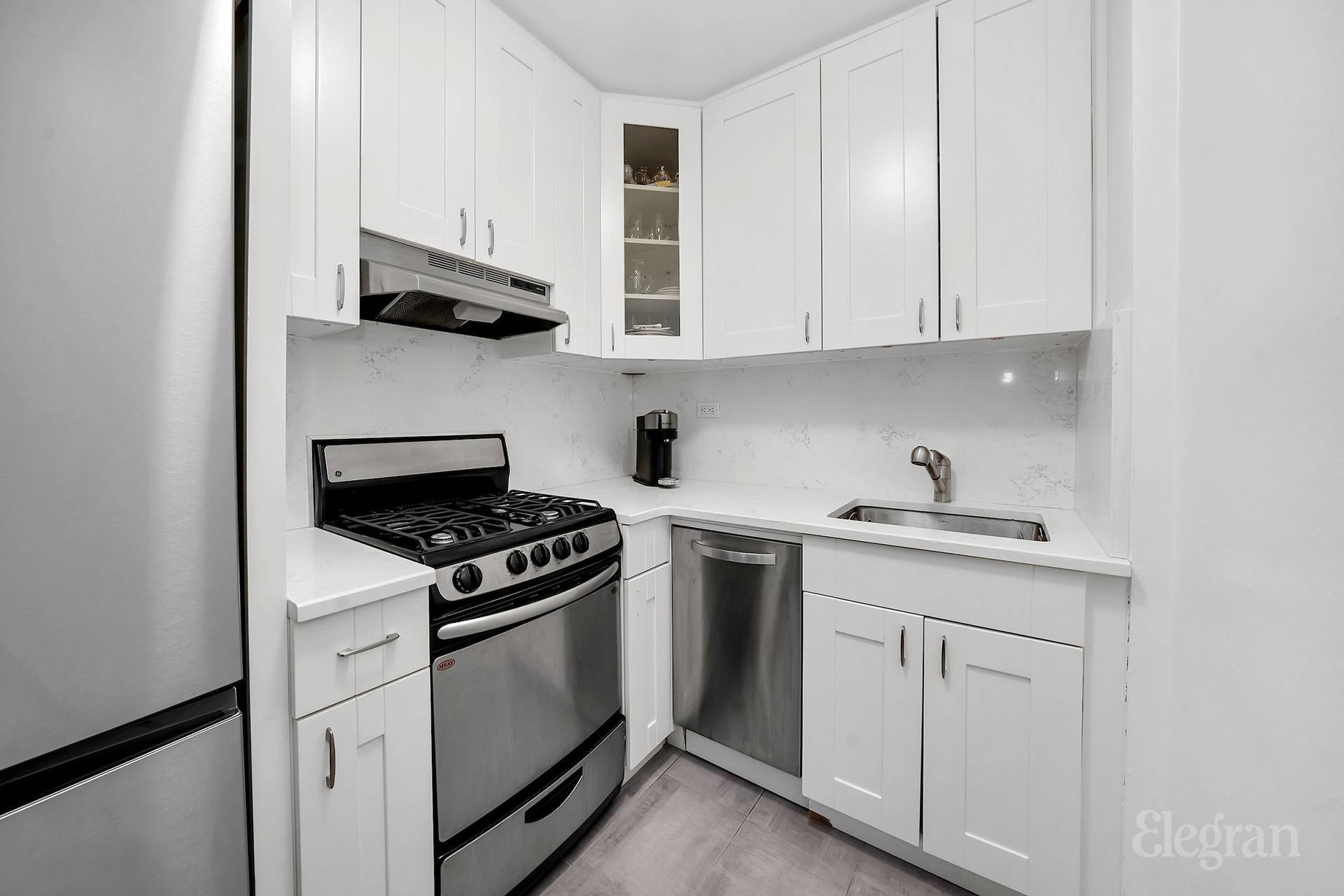 #4 photo, 305 E 40th Street, 曼哈頓 中城东区 Midtown East , NY 10016