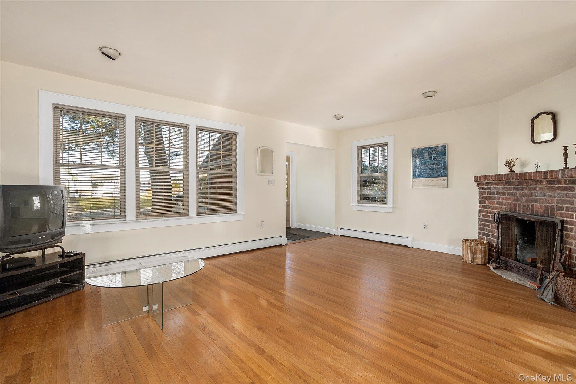 #7 photo, 68 Stuart Avenue, Amityville , NY 11701