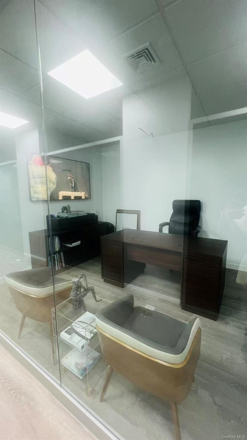 #2 photo, 917 Northern Boulevard, Great Neck , NY 11021