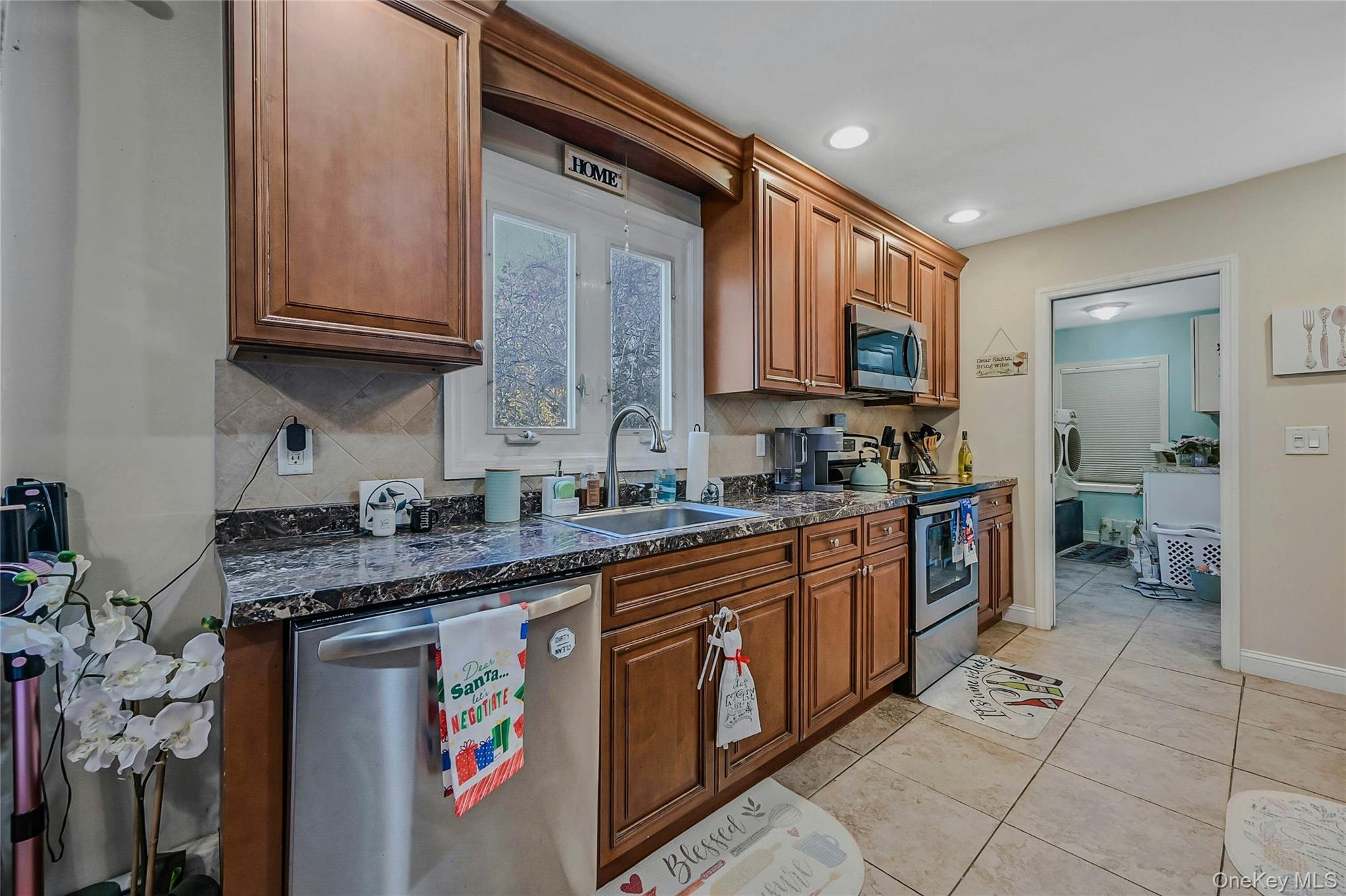 #10 photo, 1599 Feureisen Avenue, Bohemia , NY 11716