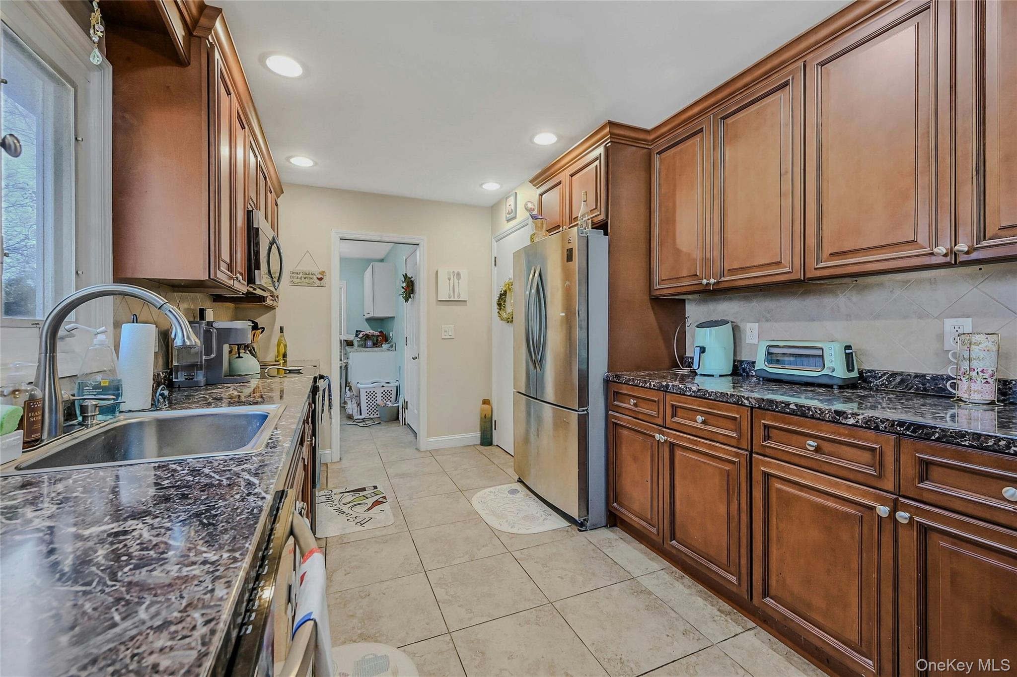 #11 photo, 1599 Feureisen Avenue, Bohemia , NY 11716