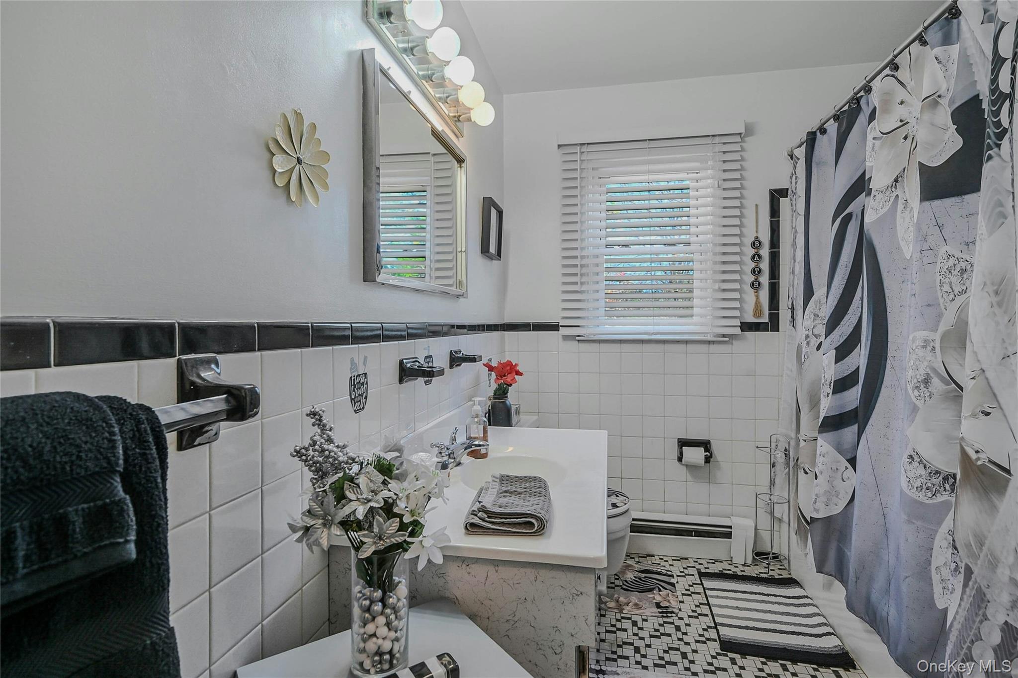 #18 photo, 1599 Feureisen Avenue, Bohemia , NY 11716