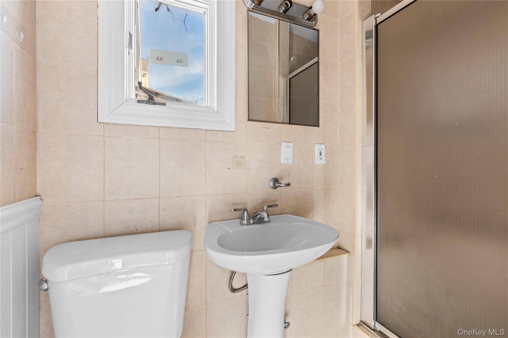 #17 photo, 236 E Market Street, מחוז נסאו Long Beach , NY 11561