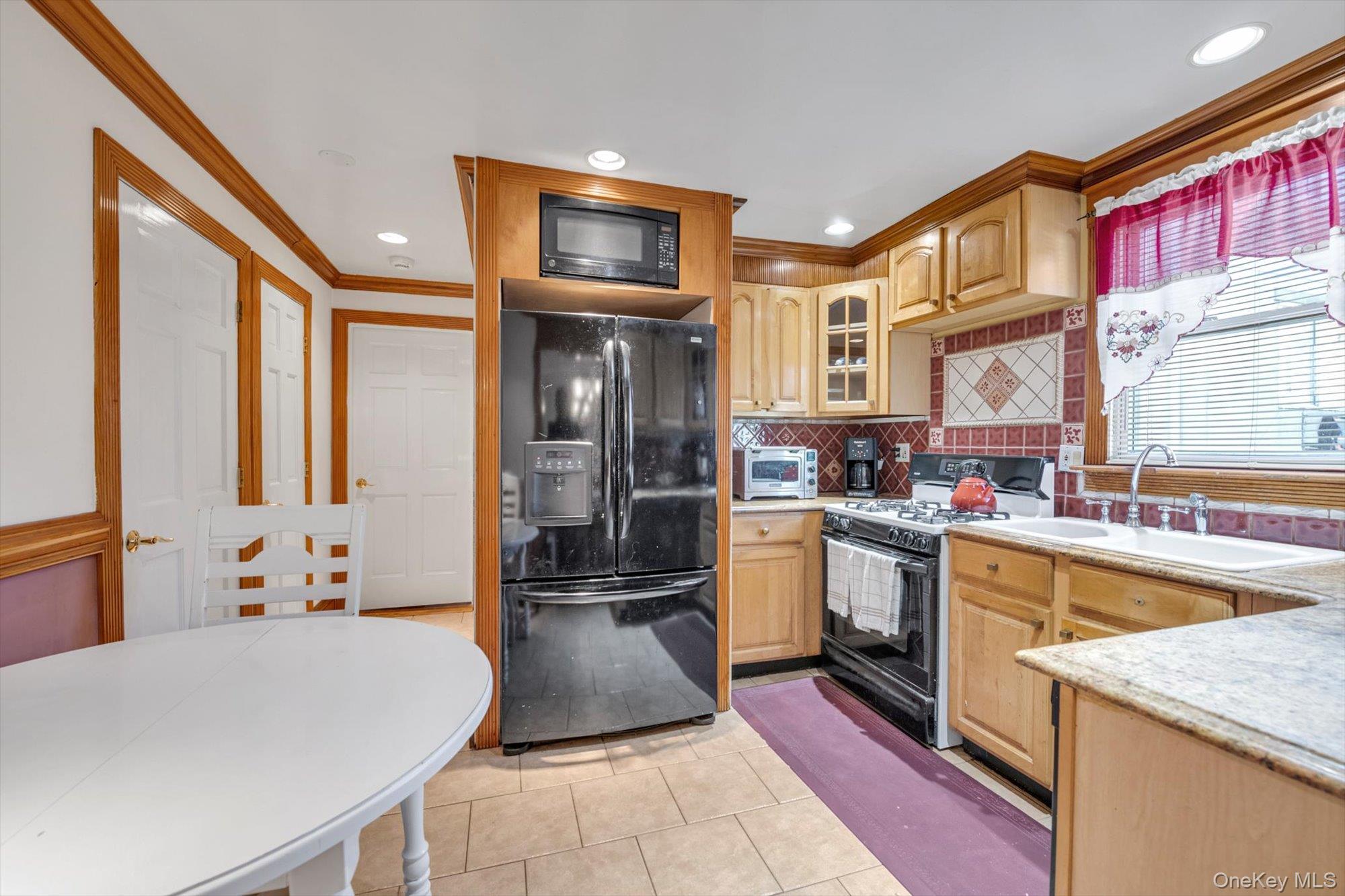 #5 photo, 4005 Grace Avenue, Bronx , NY 10466