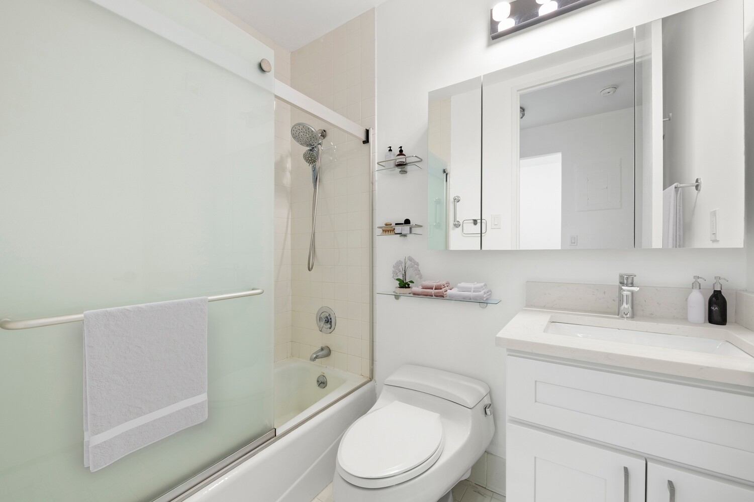 #7 photo, 235 E 40TH Street, مانهاتن Murray Hill , NY 10016