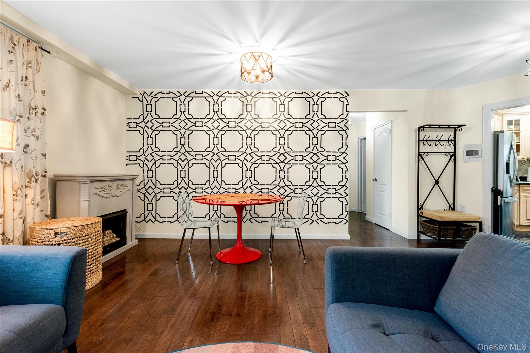 #10 photo, 74-45 Yellowstone Boulevard, קווינס Rego Park , NY 11374