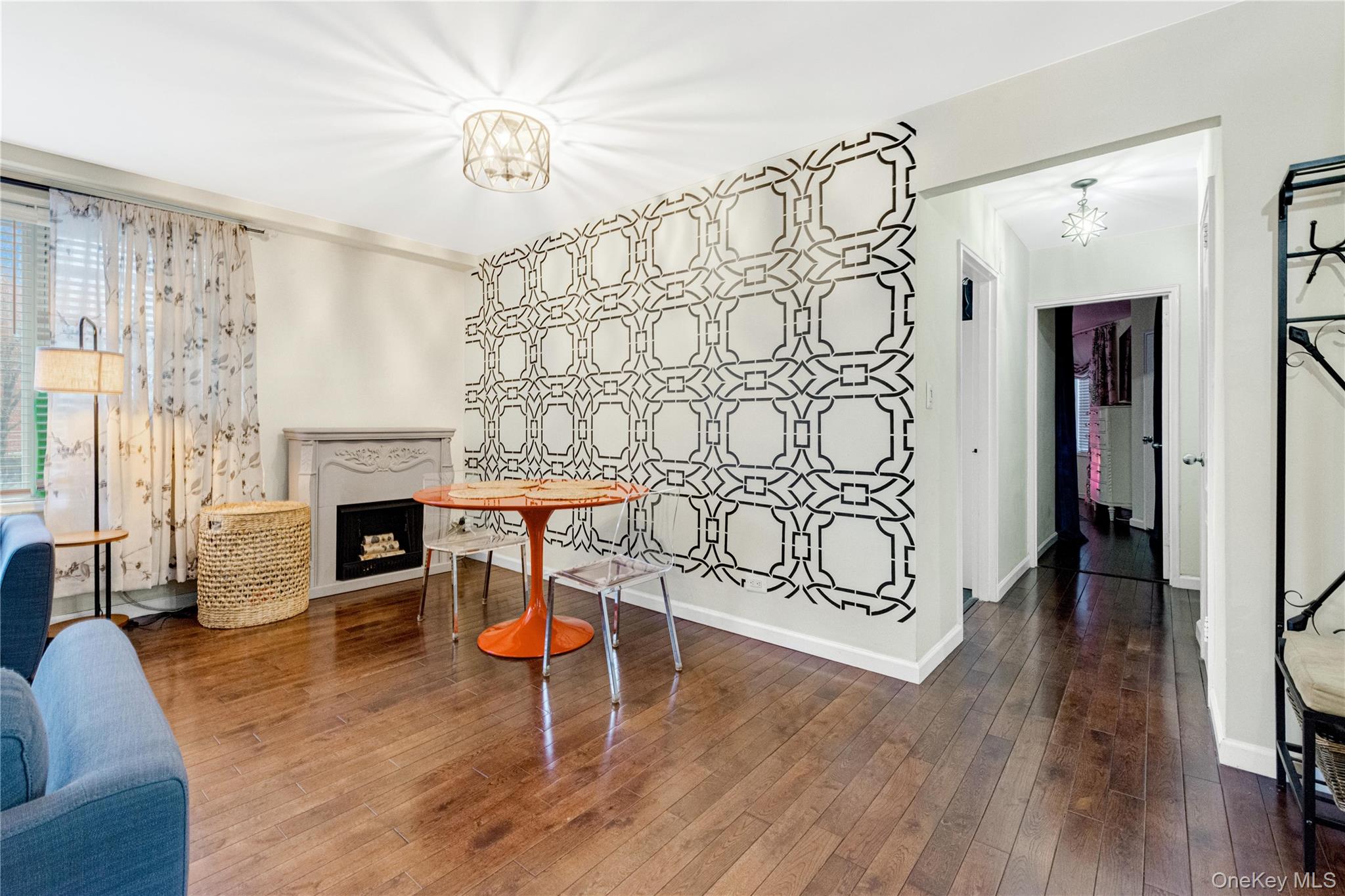 #11 photo, 74-45 Yellowstone Boulevard, קווינס Rego Park , NY 11374