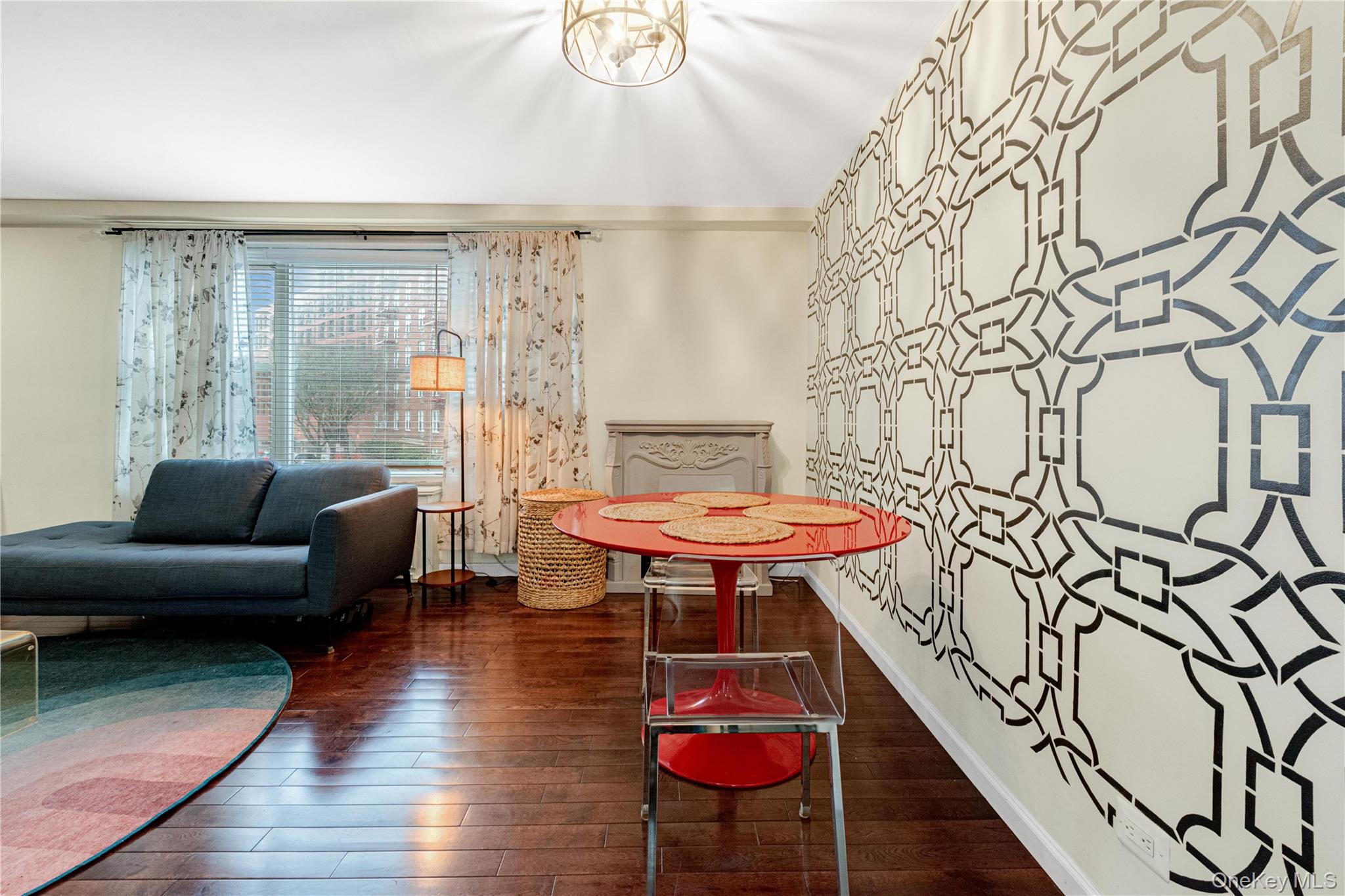 #12 photo, 74-45 Yellowstone Boulevard, קווינס Rego Park , NY 11374