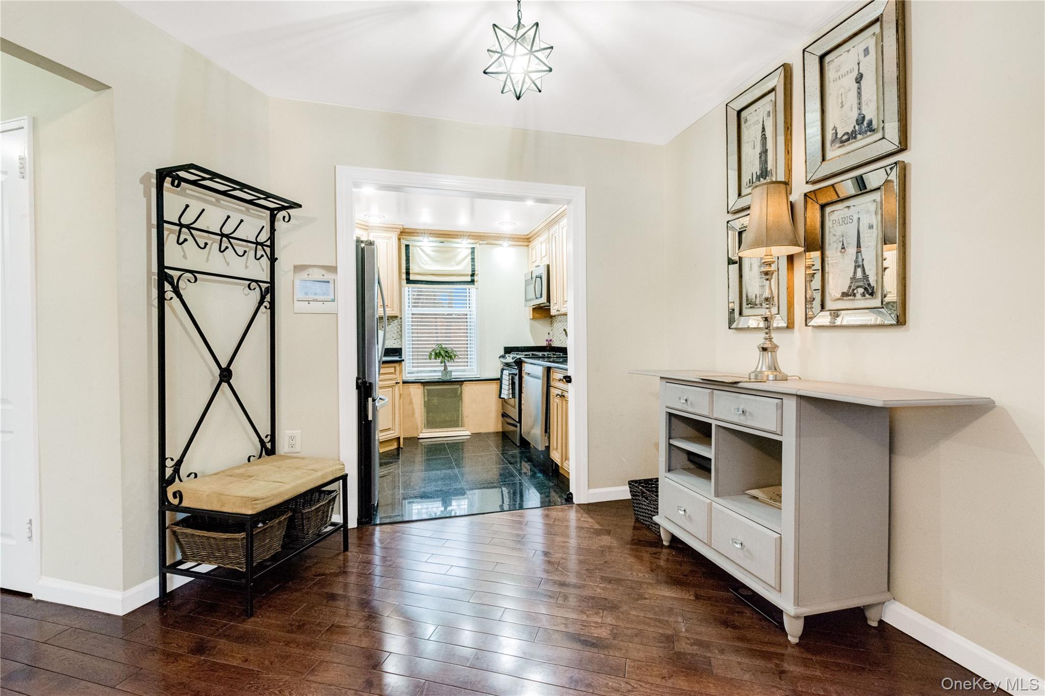 #13 photo, 74-45 Yellowstone Boulevard, קווינס Rego Park , NY 11374