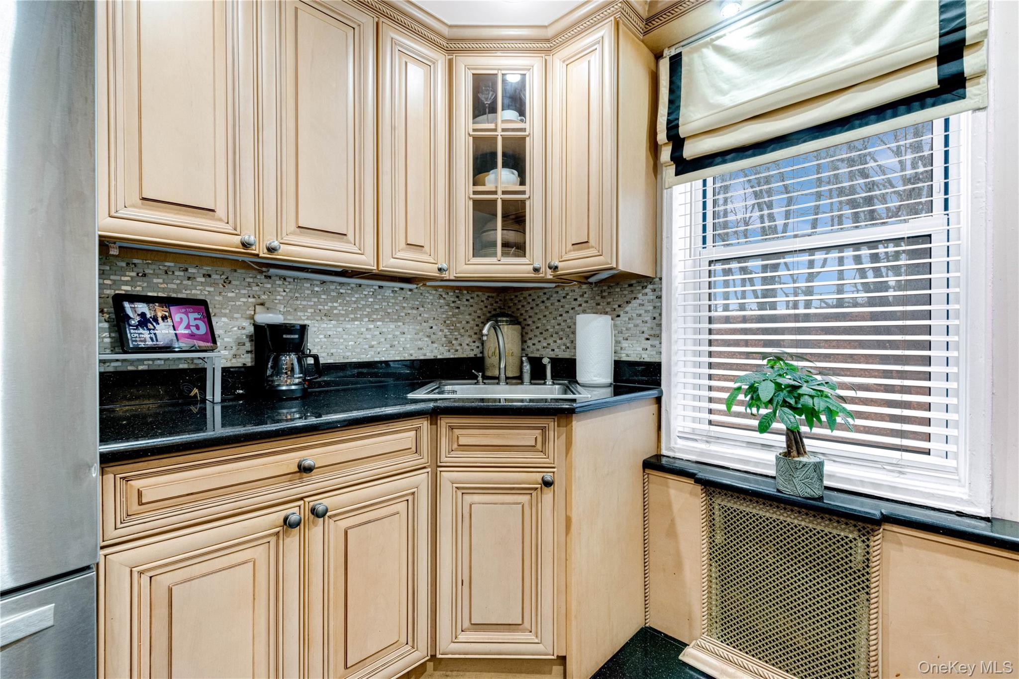 #17 photo, 74-45 Yellowstone Boulevard, קווינס Rego Park , NY 11374