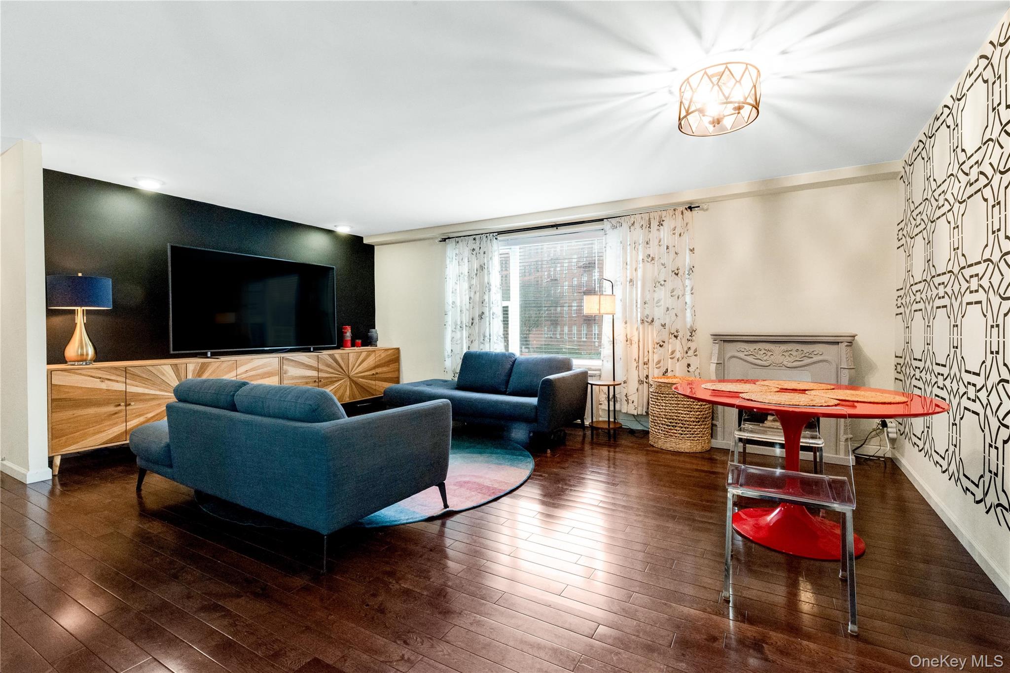 #7 photo, 74-45 Yellowstone Boulevard, קווינס Rego Park , NY 11374