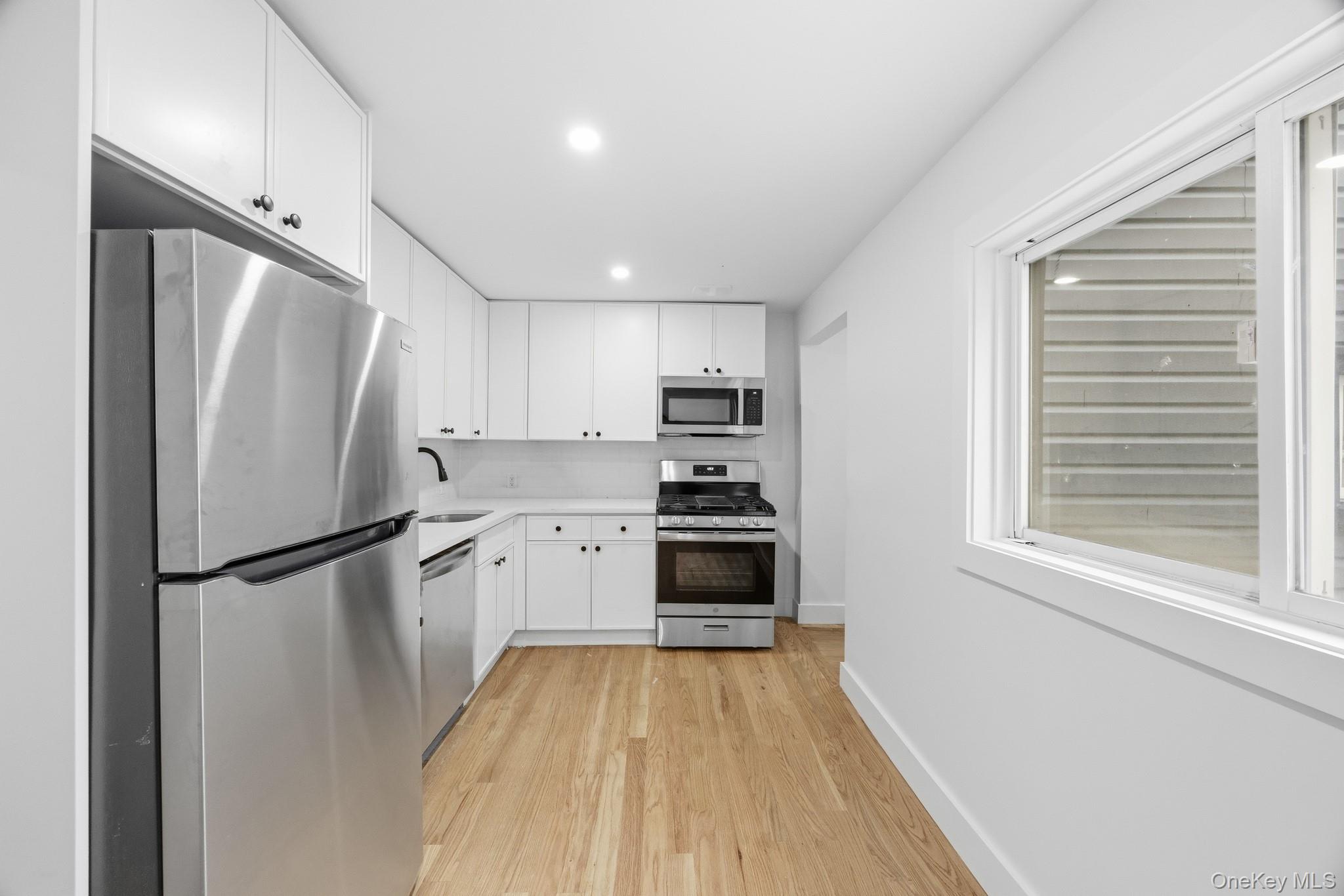 #3 photo, 4365 De Reimer Avenue, 브롱크스 Bronx , NY 10466