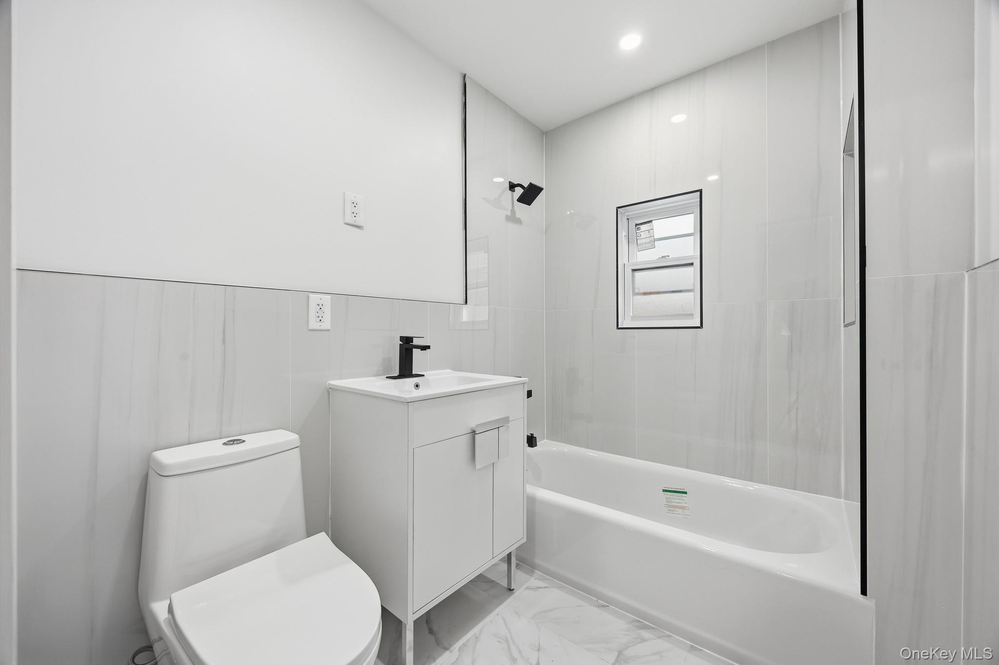 #9 photo, 4365 De Reimer Avenue, 브롱크스 Bronx , NY 10466