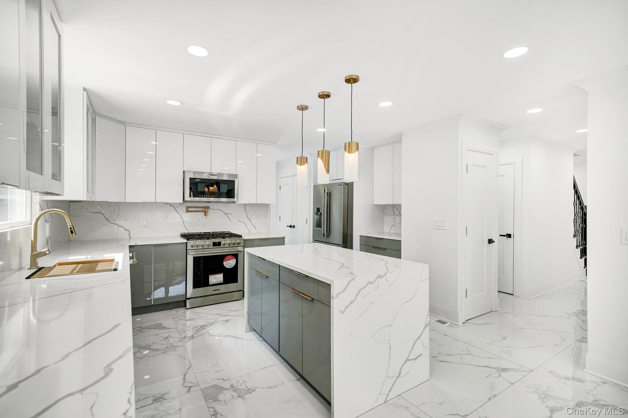 #8 photo, 63 Oak Avenue, 롱 아일랜드 Huntington Station , NY 11746