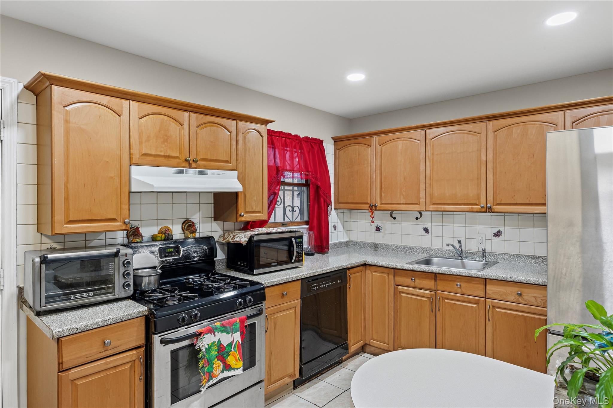 #3 photo, 79 Union Place, Hempstead , NY 11550