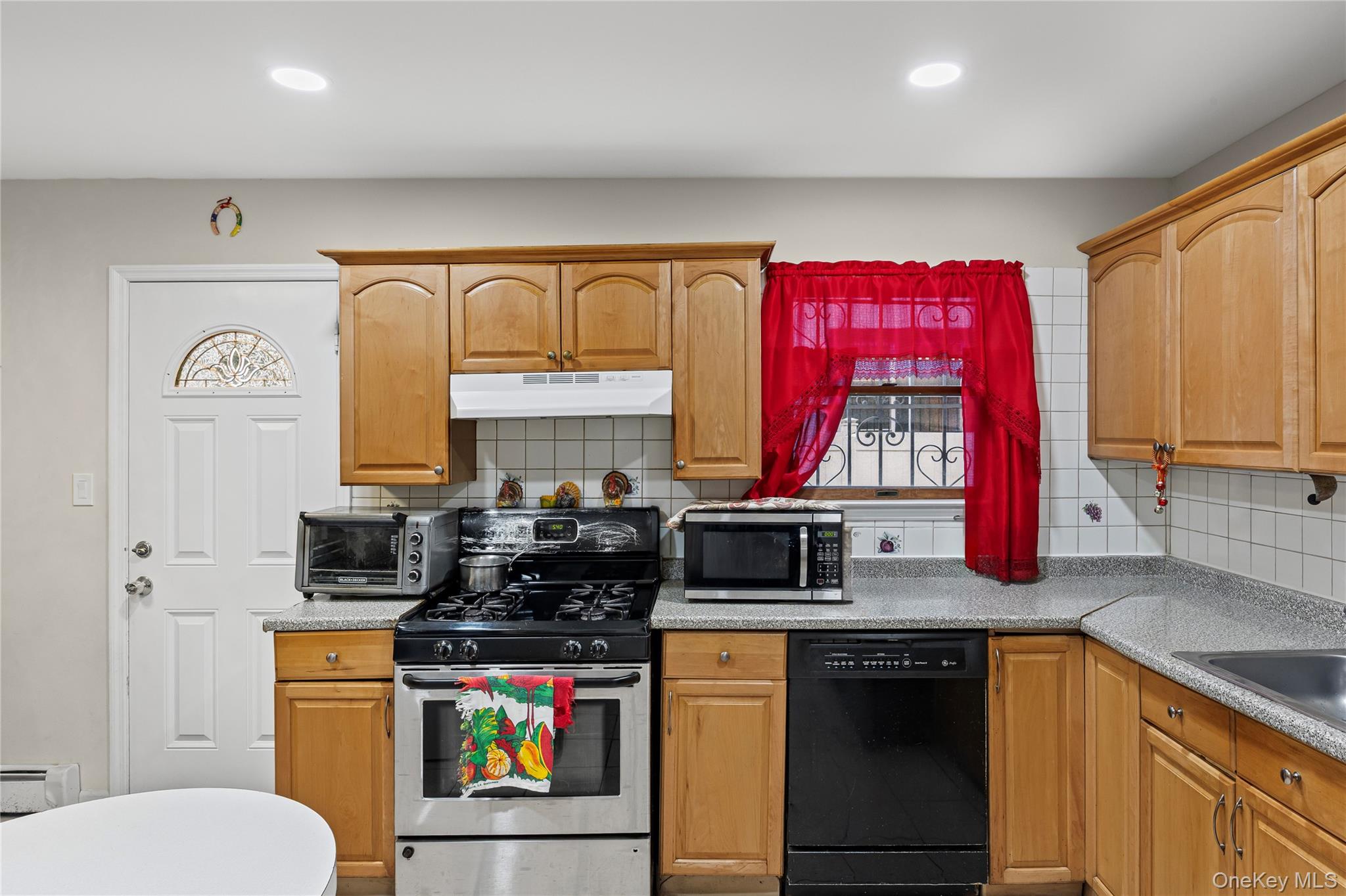 #8 photo, 79 Union Place, Hempstead , NY 11550