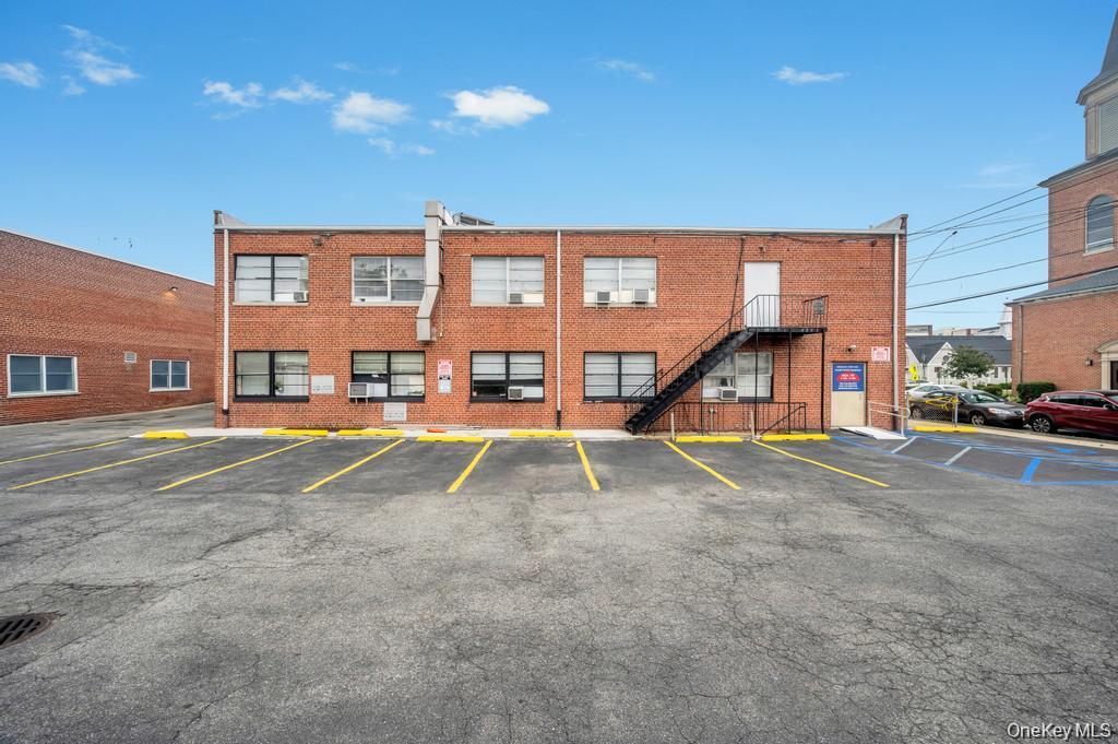 #7 photo, 185 Willis Avenue, Mineola , NY 11501