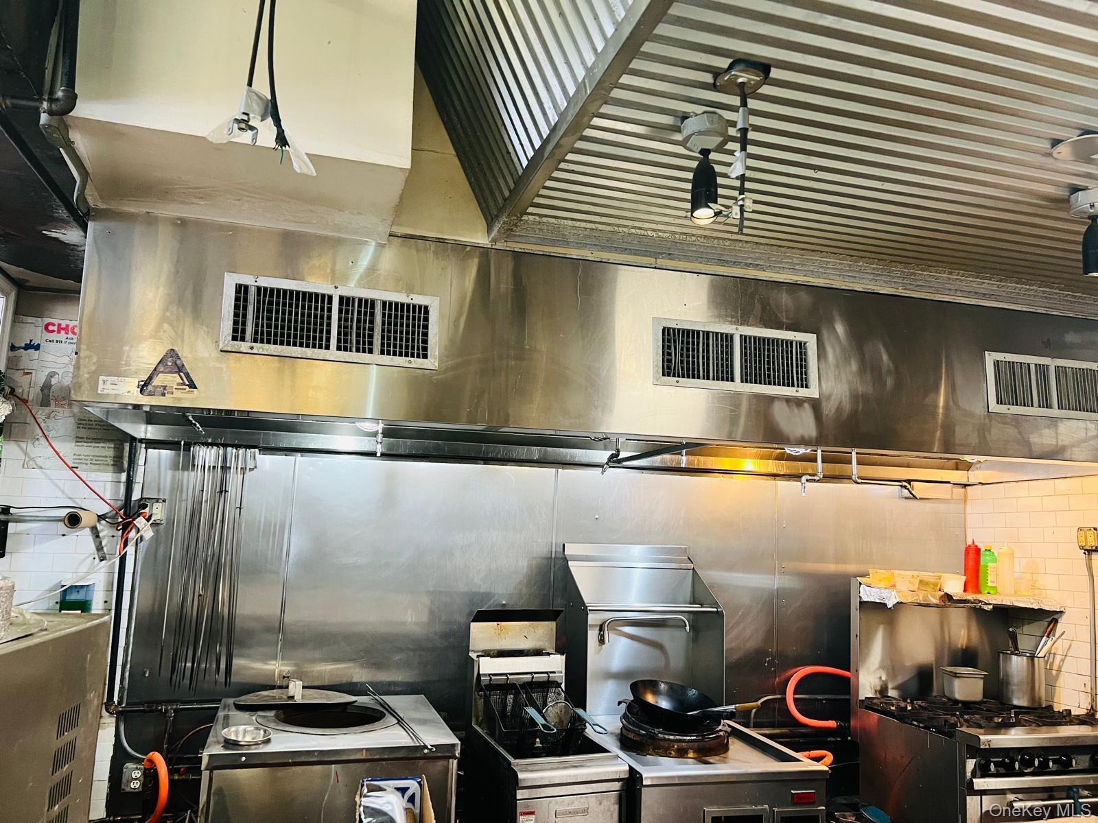 #4 photo, 318 W 231 Street, Bronx , NY 10463