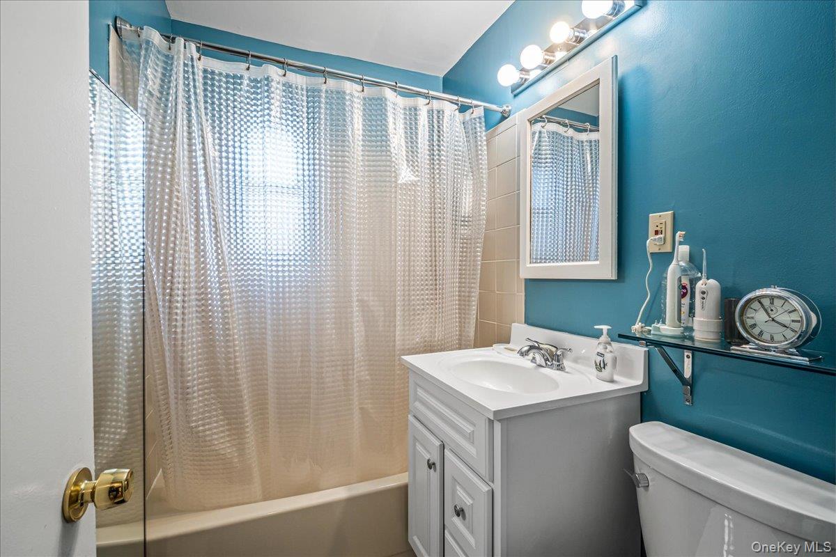 #12 photo, 1329 Broadway, Hewlett , NY 11557