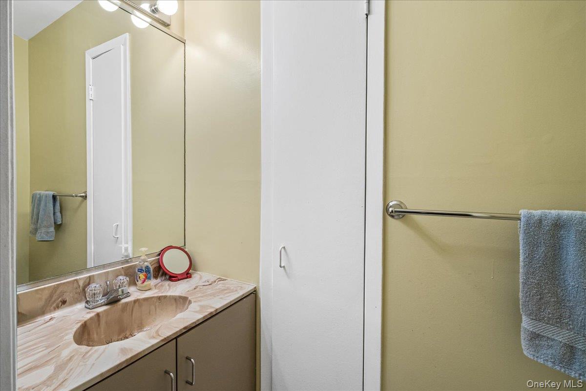 #13 photo, 1329 Broadway, Hewlett , NY 11557