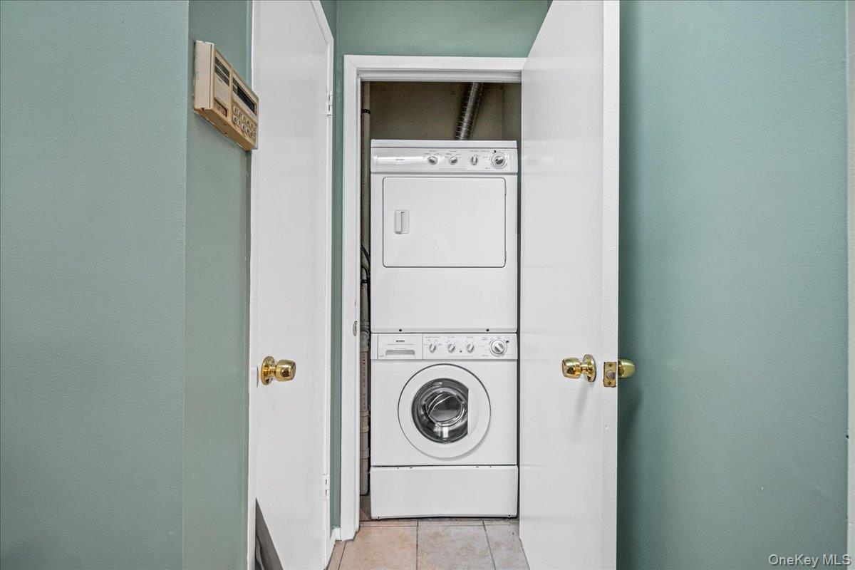 #14 photo, 1329 Broadway, Hewlett , NY 11557