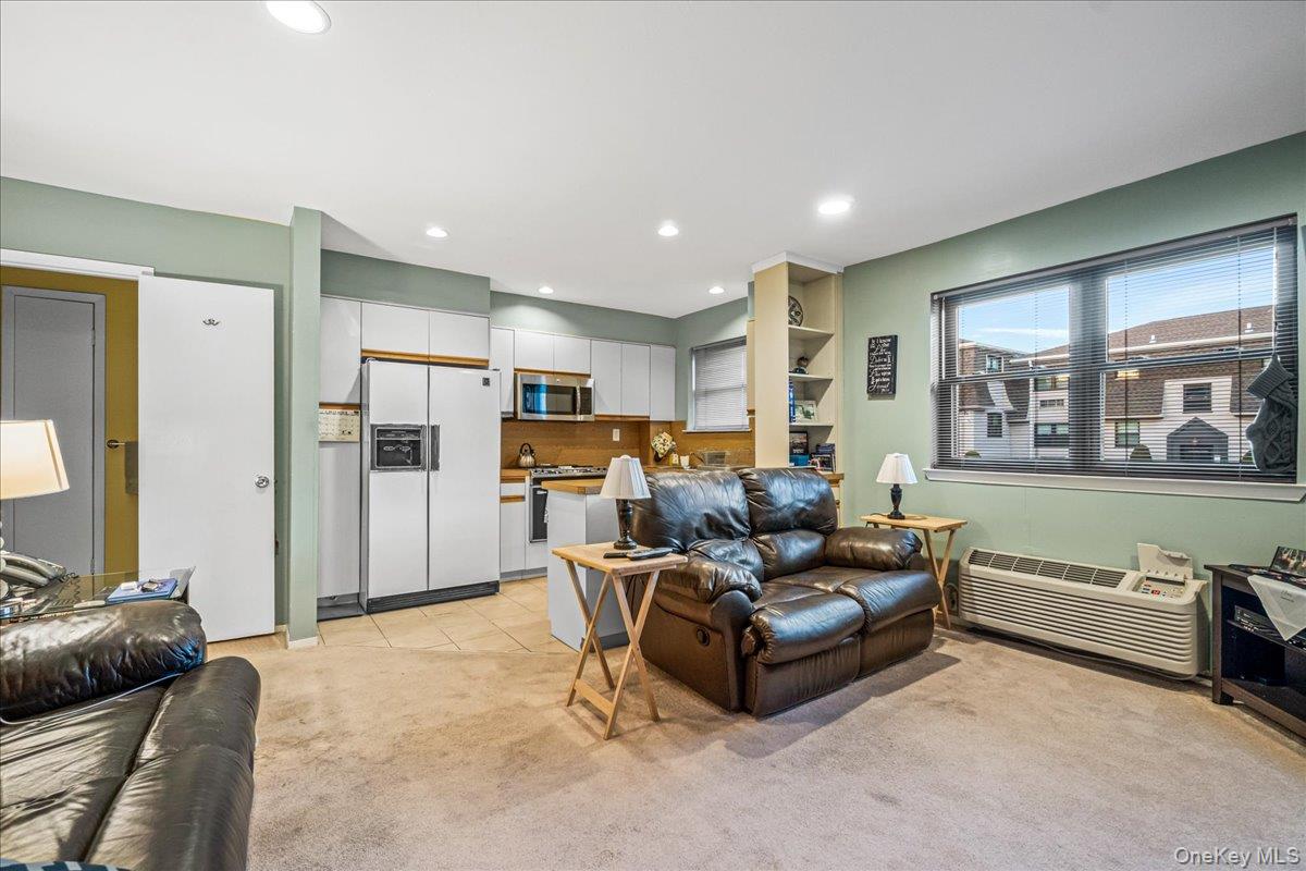 #6 photo, 1329 Broadway, Hewlett , NY 11557