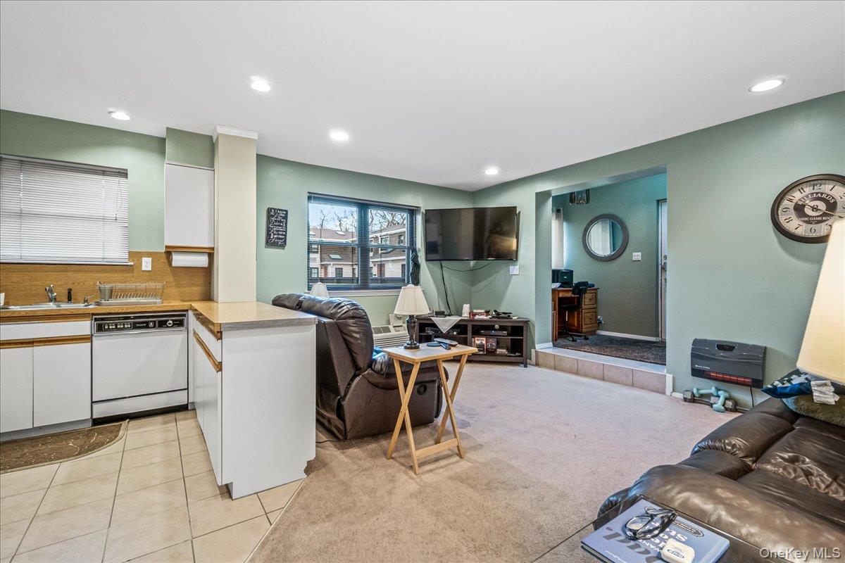 #7 photo, 1329 Broadway, Hewlett , NY 11557