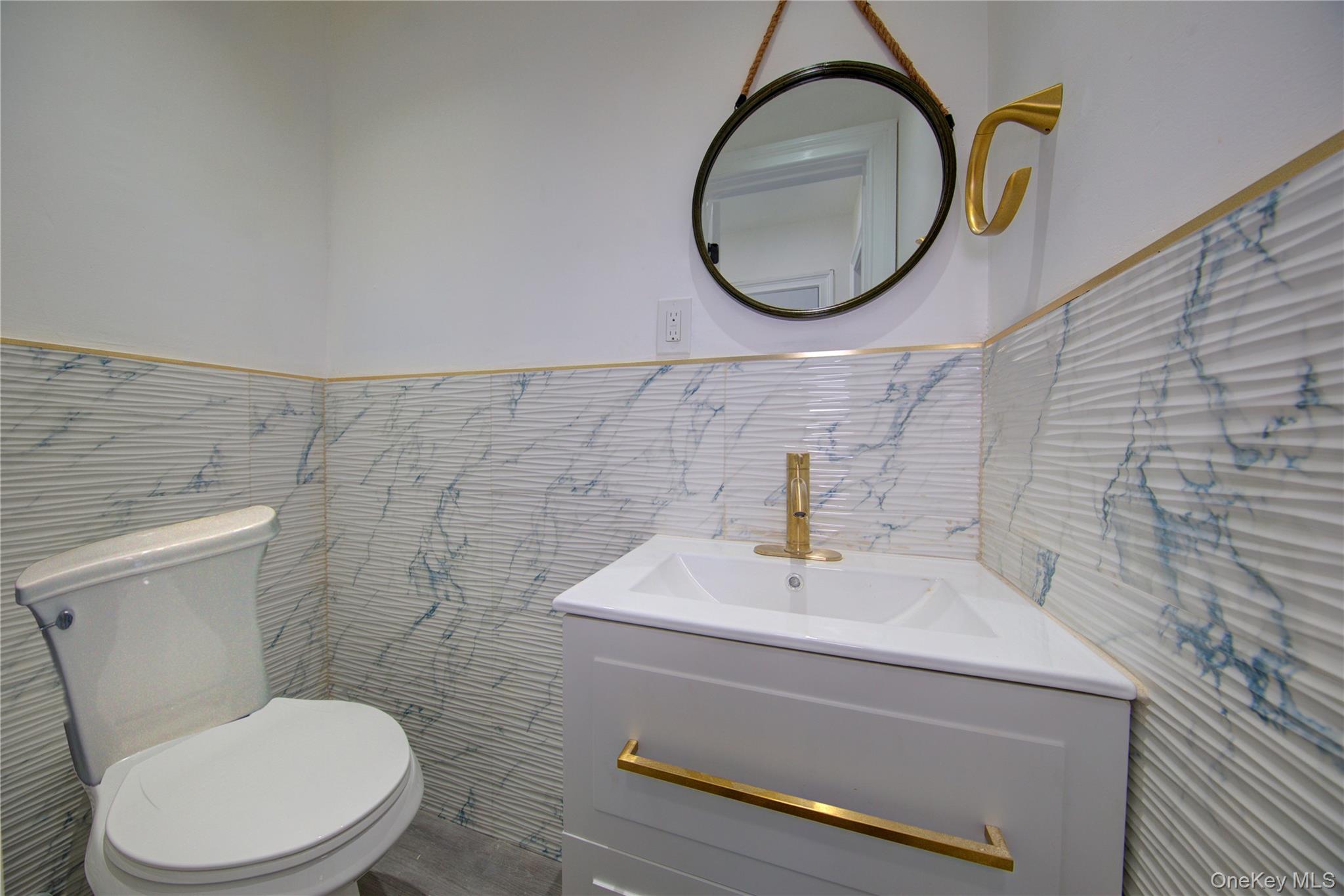 #9 photo, 16 Roosevelt Avenue, Hicksville , NY 11801