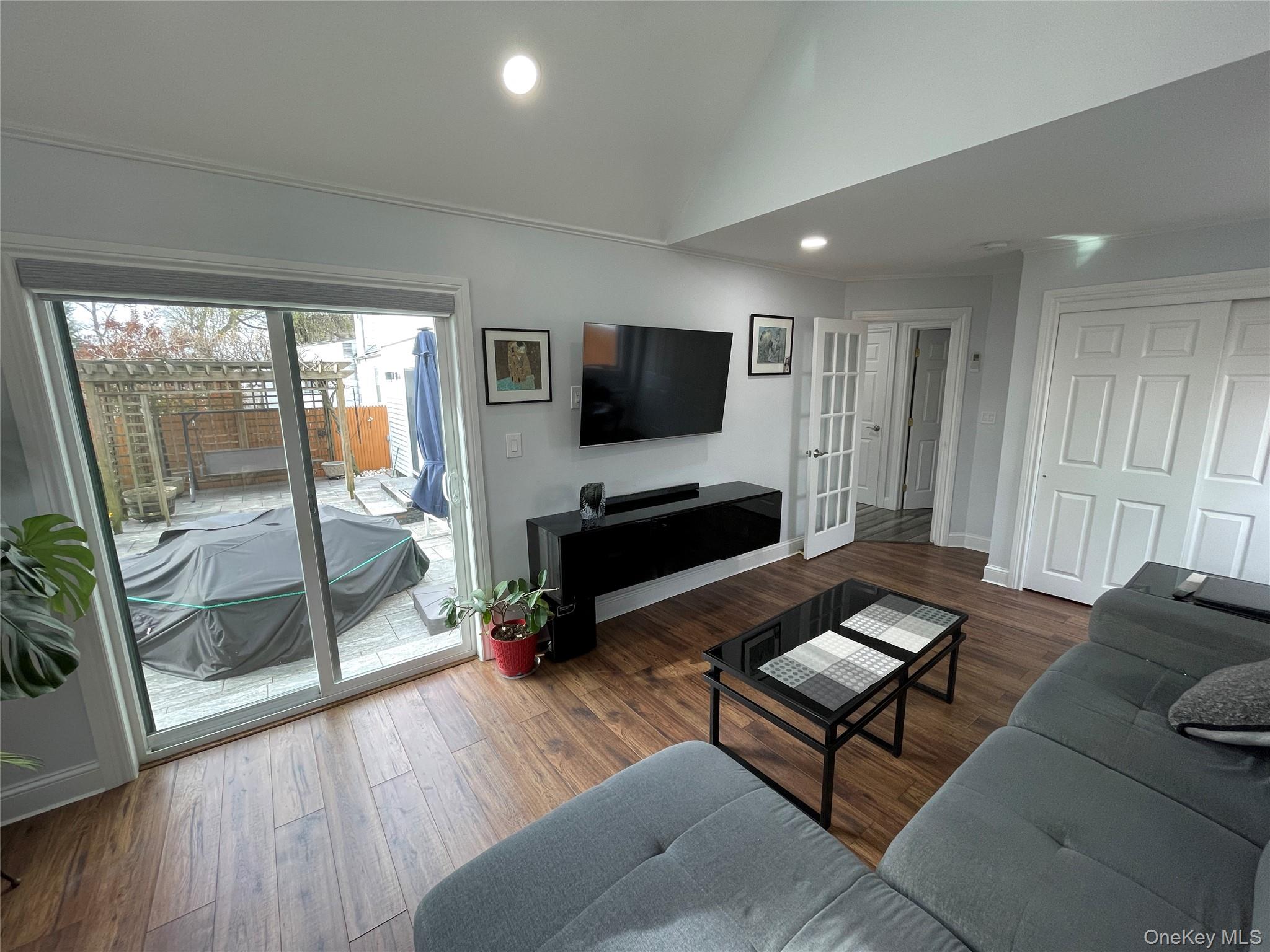 #17 photo, 310 Brookside Court, Copiague , NY 11726