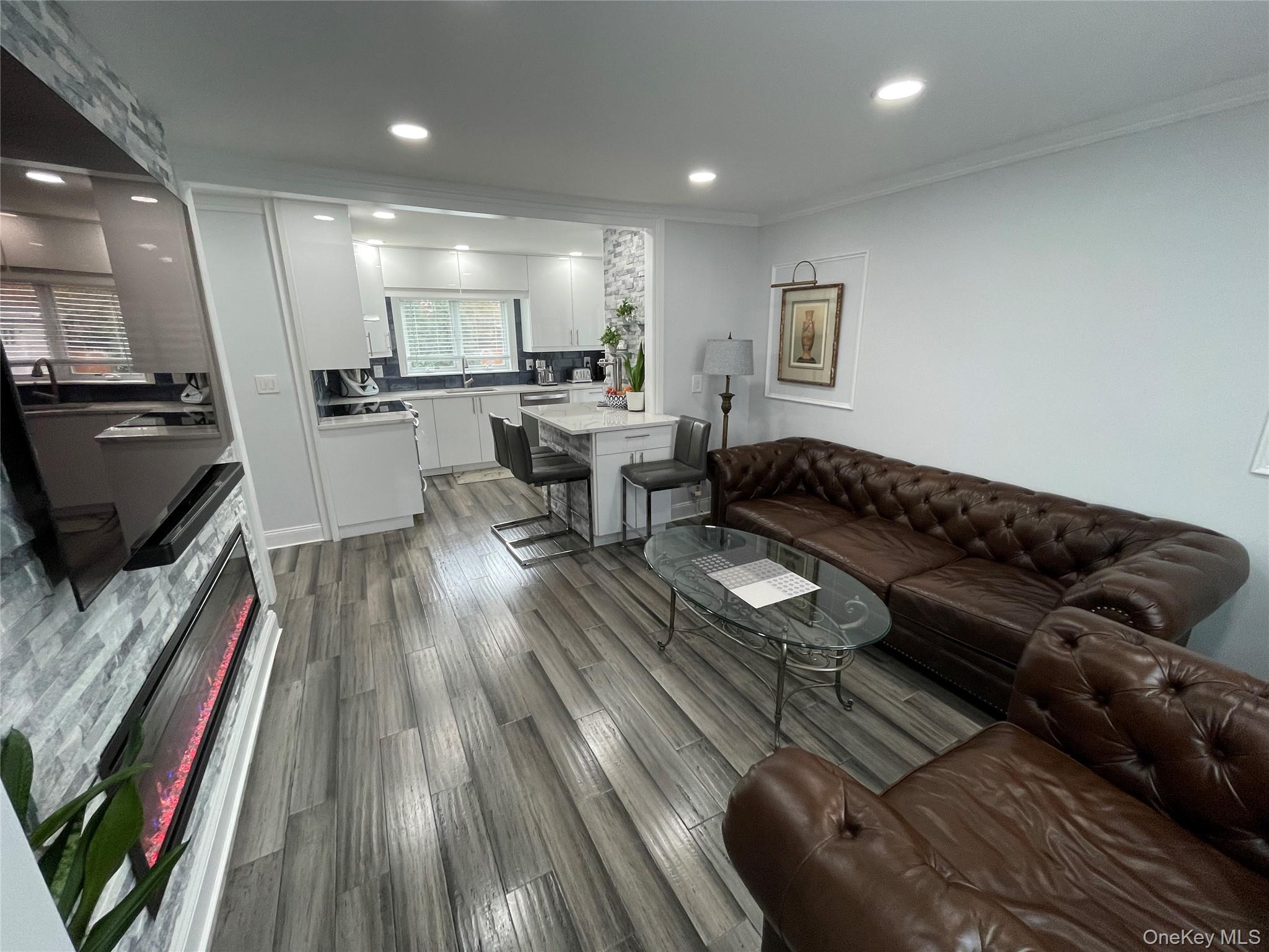 #3 photo, 310 Brookside Court, Copiague , NY 11726