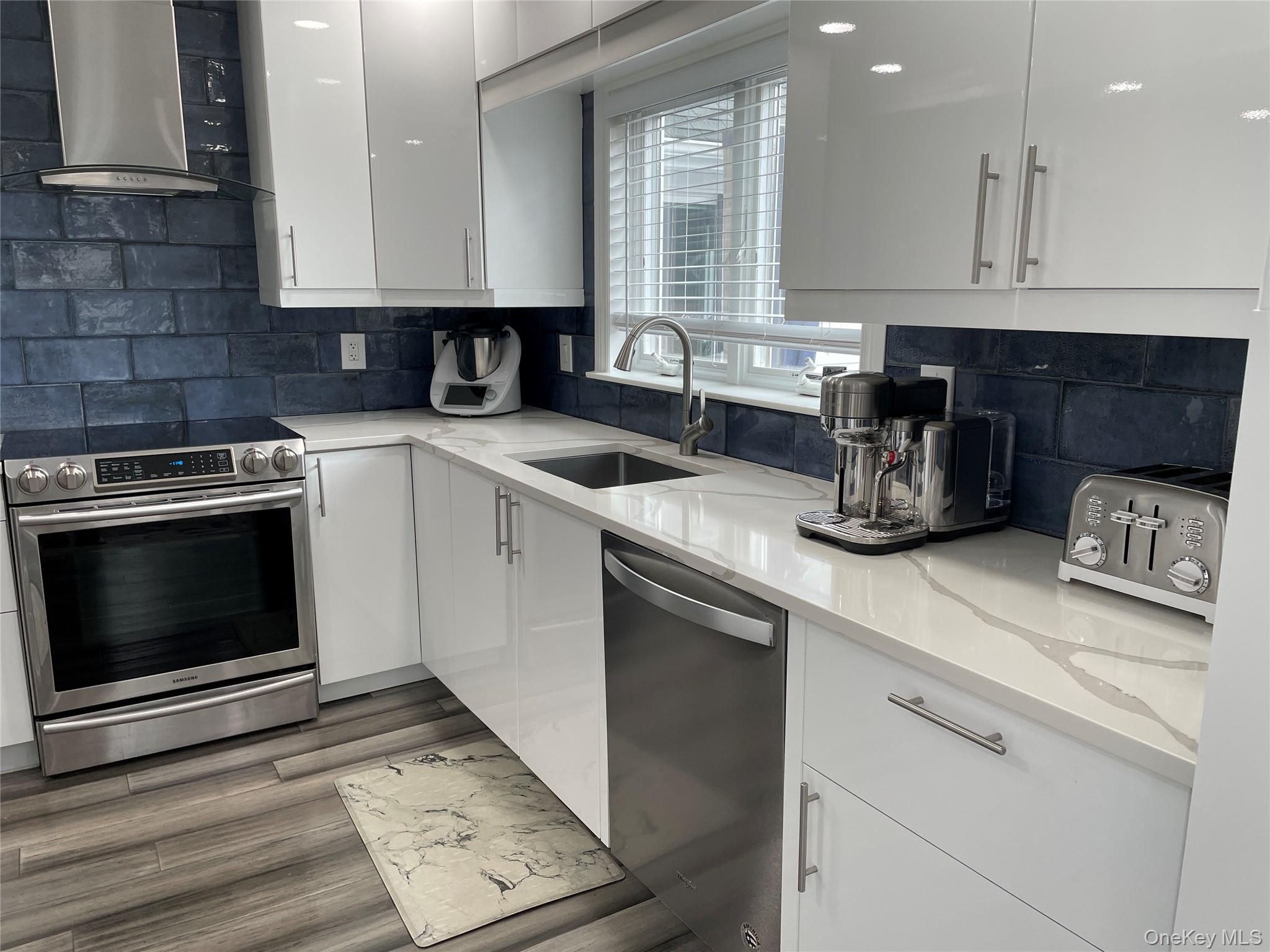 #6 photo, 310 Brookside Court, Copiague , NY 11726