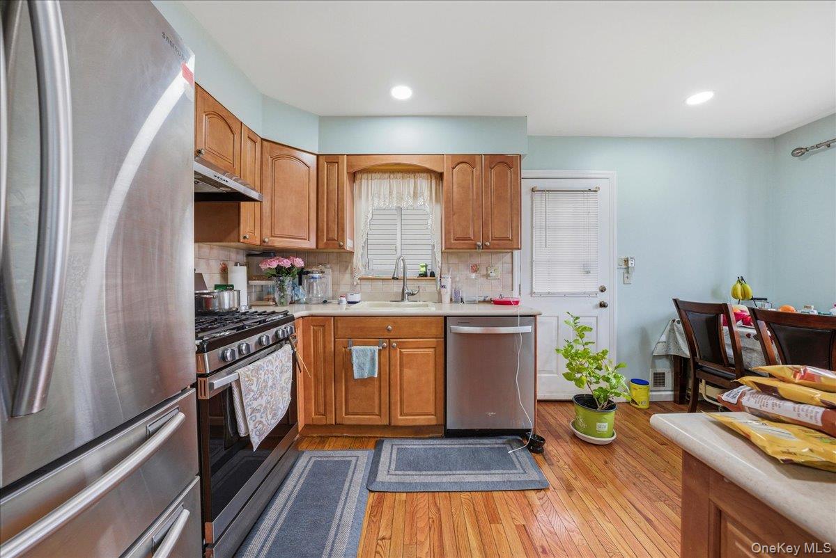 #11 photo, 11 Crescent Street, Oyster Bay , NY 11801