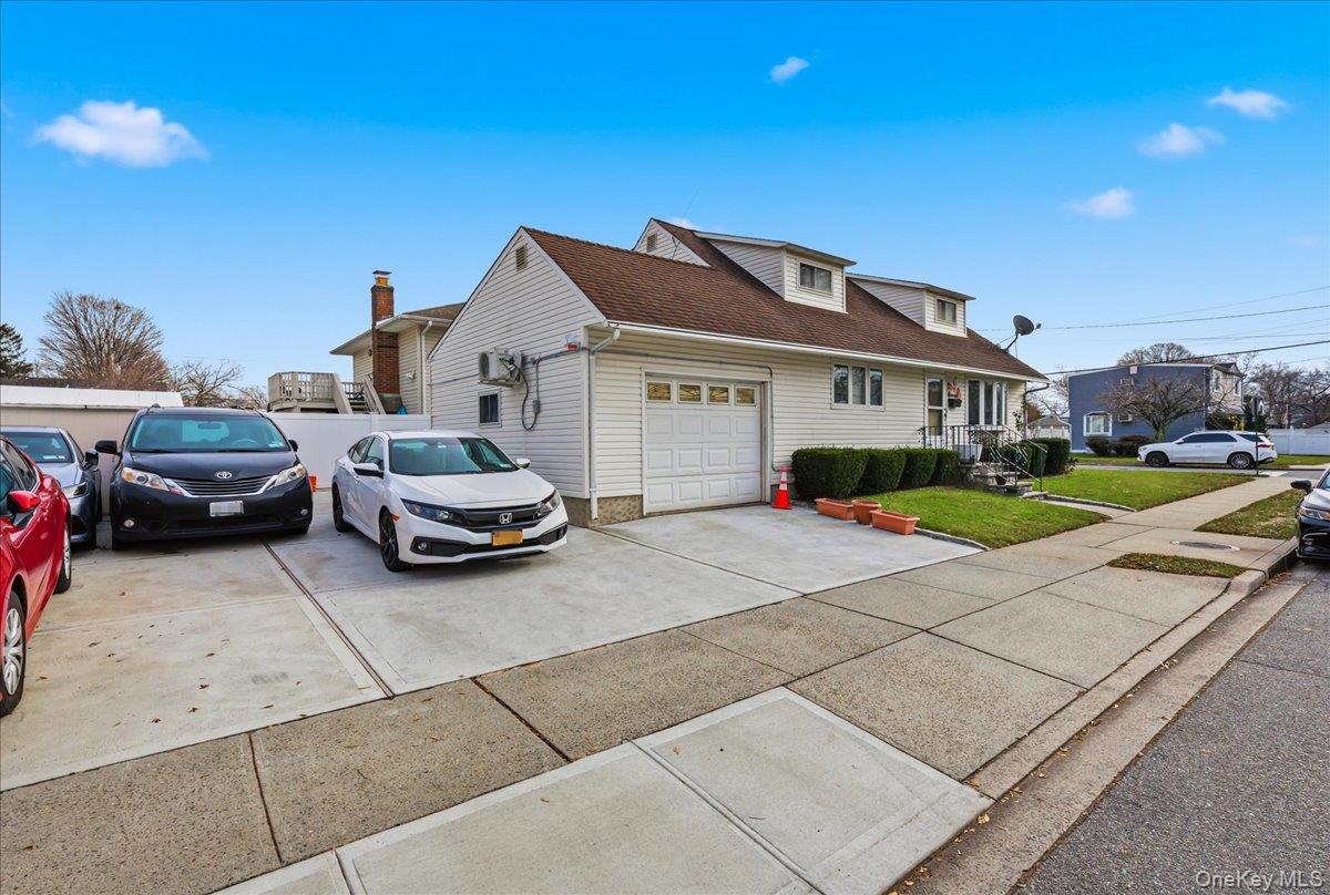 #2 photo, 11 Crescent Street, Oyster Bay , NY 11801