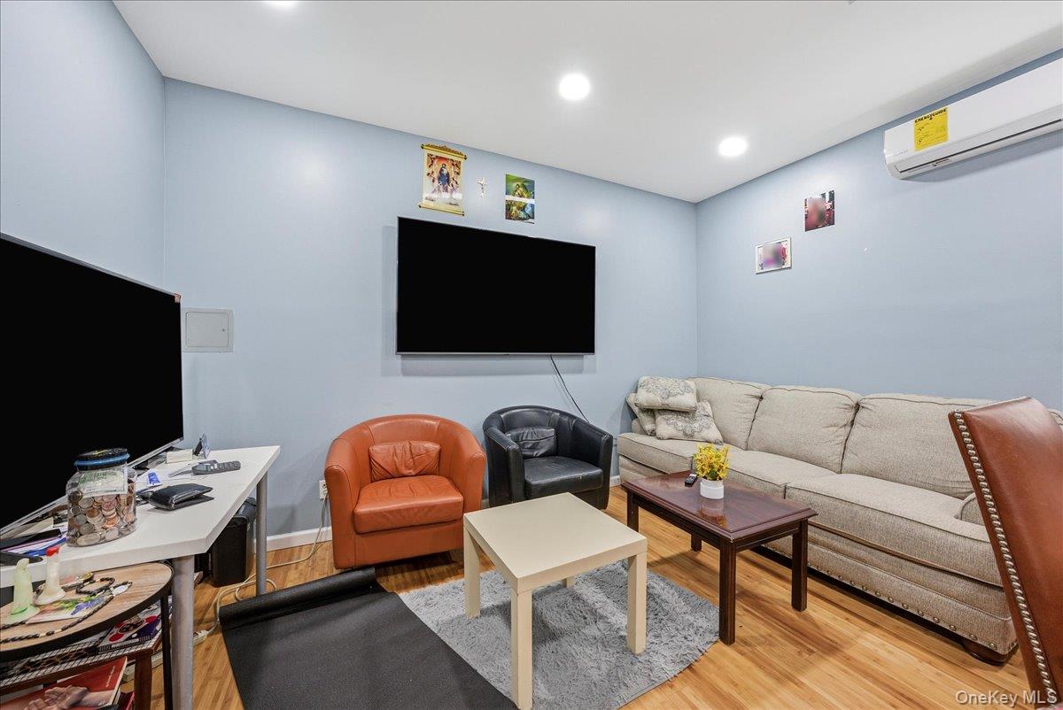 #20 photo, 11 Crescent Street, Oyster Bay , NY 11801