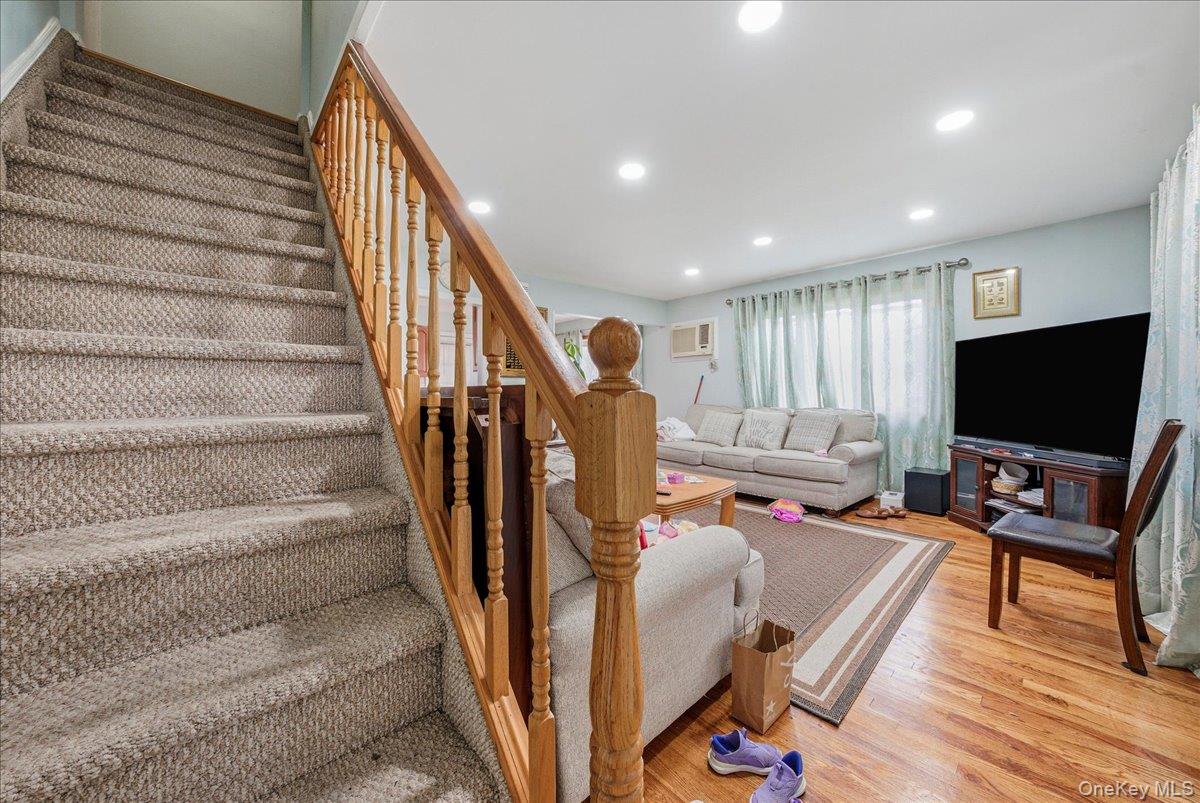 #7 photo, 11 Crescent Street, Oyster Bay , NY 11801