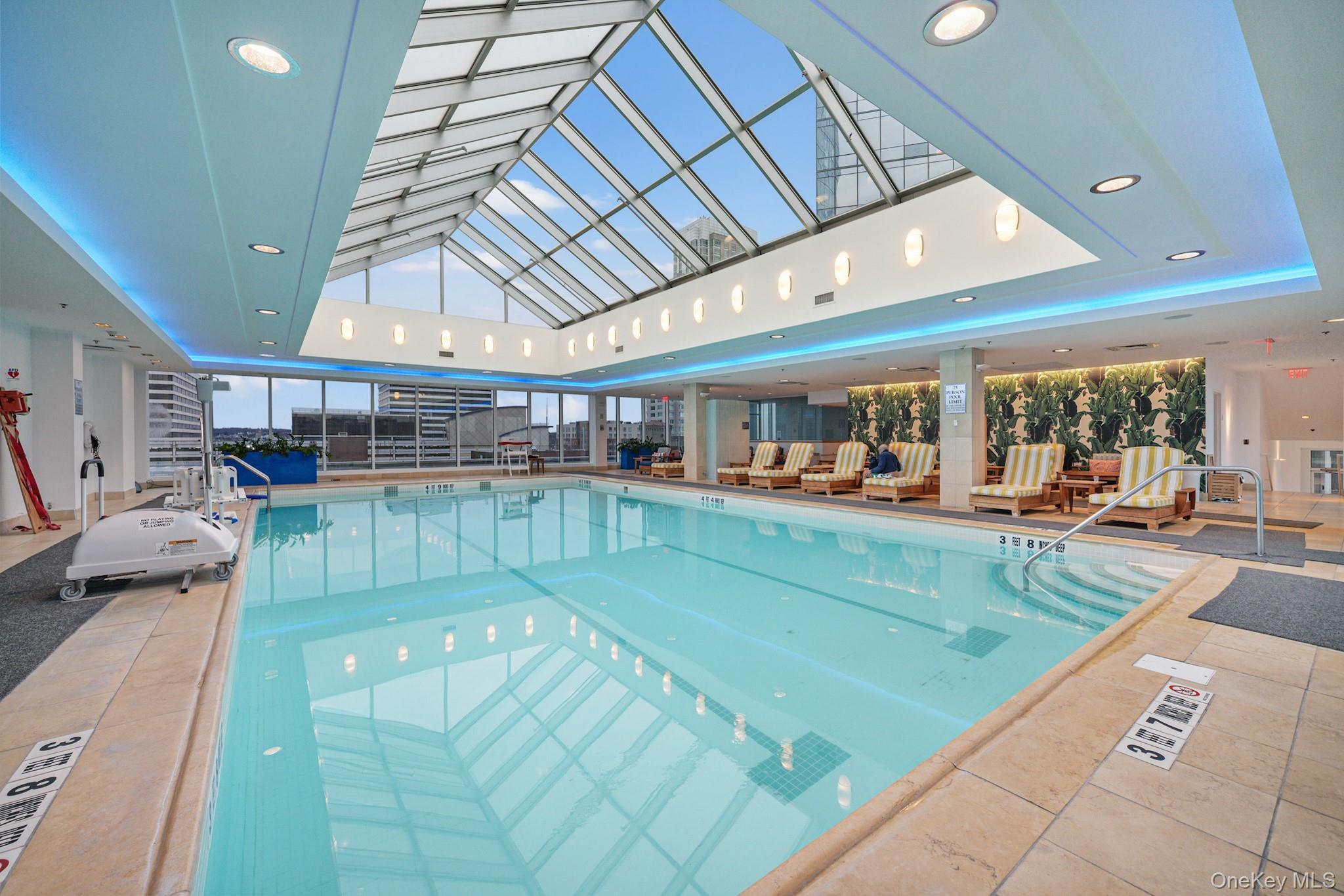 #15 photo, 1 Renaissance Square, White Plains , NY 10601