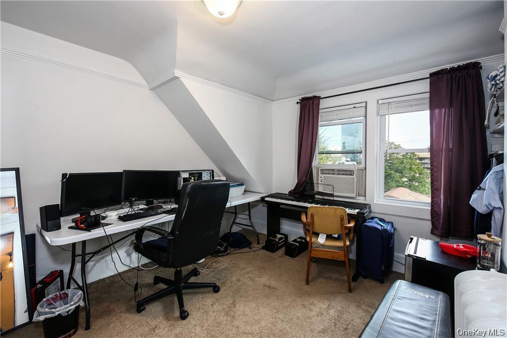 #12 photo, 38 Park Avenue, White Plains , NY 10603