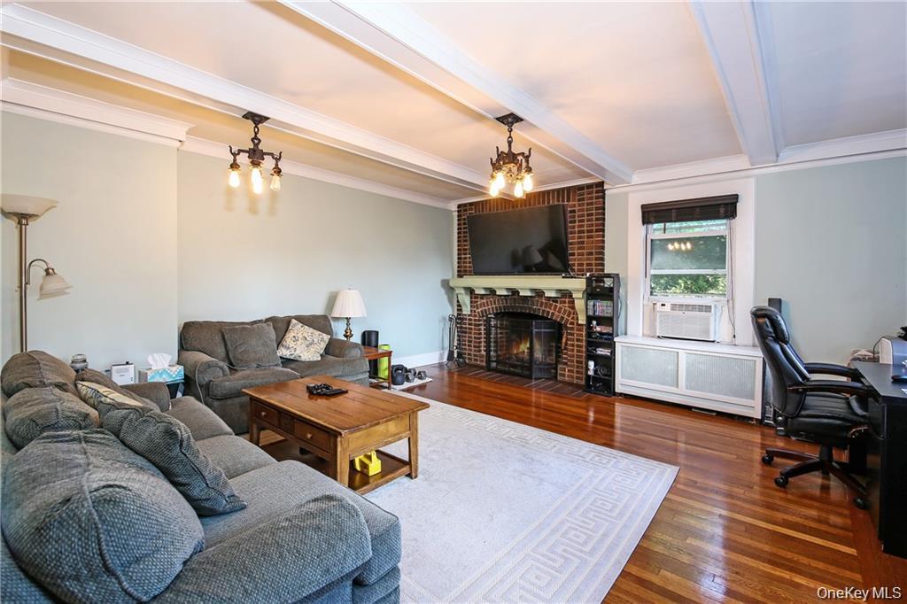 #5 photo, 38 Park Avenue, White Plains , NY 10603