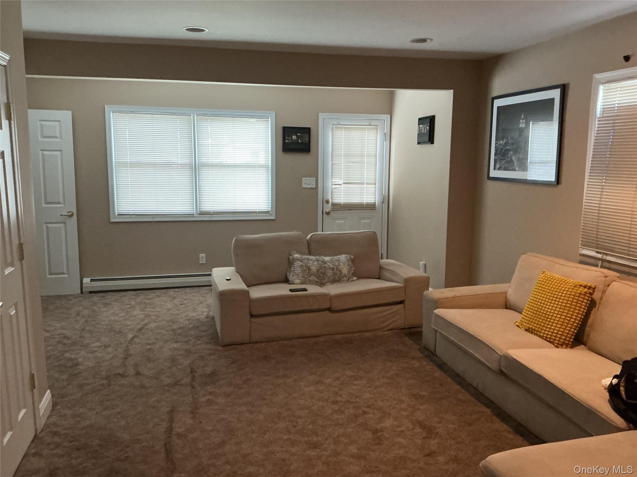 #10 photo, 12 E John Street, Hicksville , NY 11801