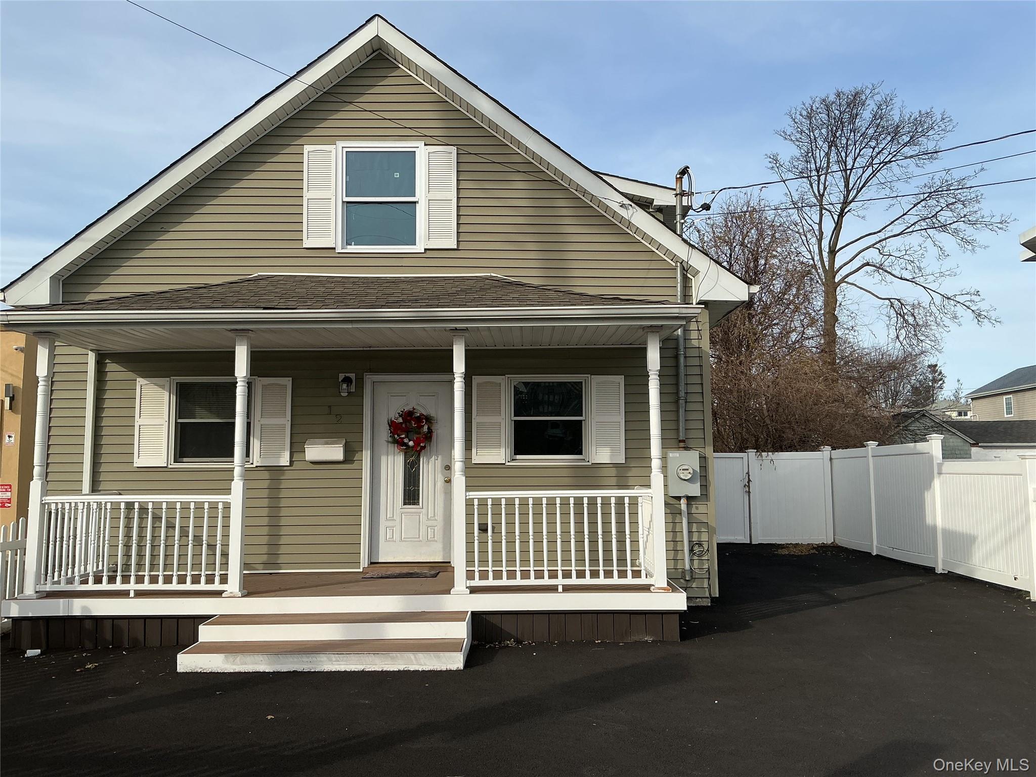 #14 photo, 12 E John Street, Hicksville , NY 11801