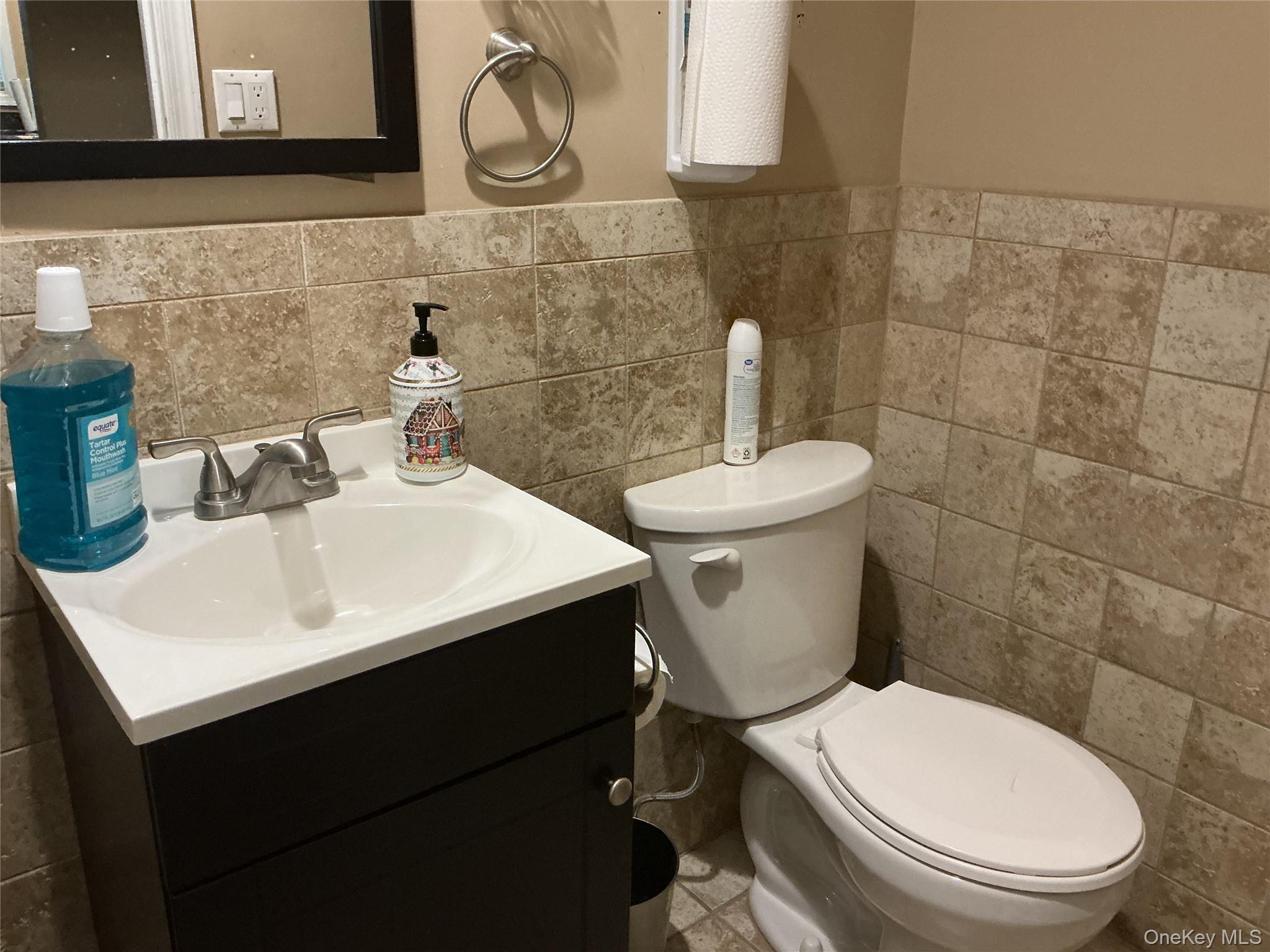 #3 photo, 12 E John Street, Hicksville , NY 11801