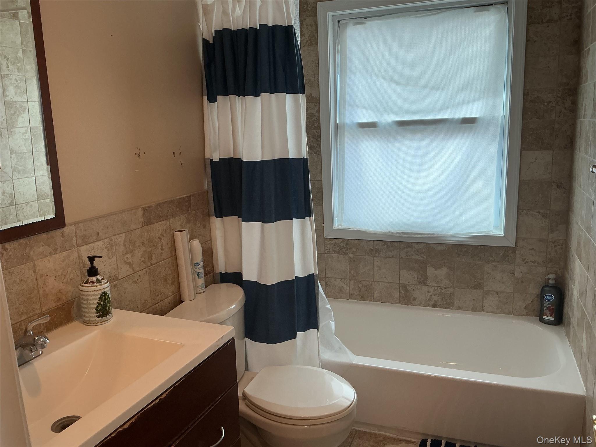 #4 photo, 12 E John Street, Hicksville , NY 11801