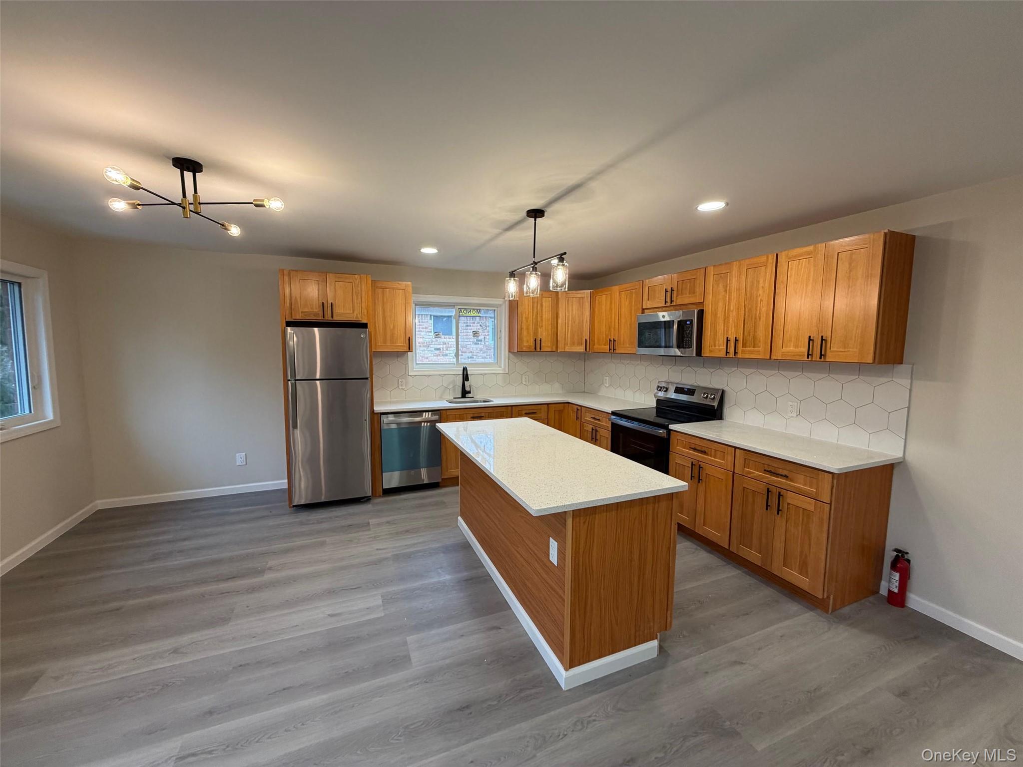 #3 photo, 16 Cornwall Lane, নাসাউ কাউন্টি Port Washington , NY 11050