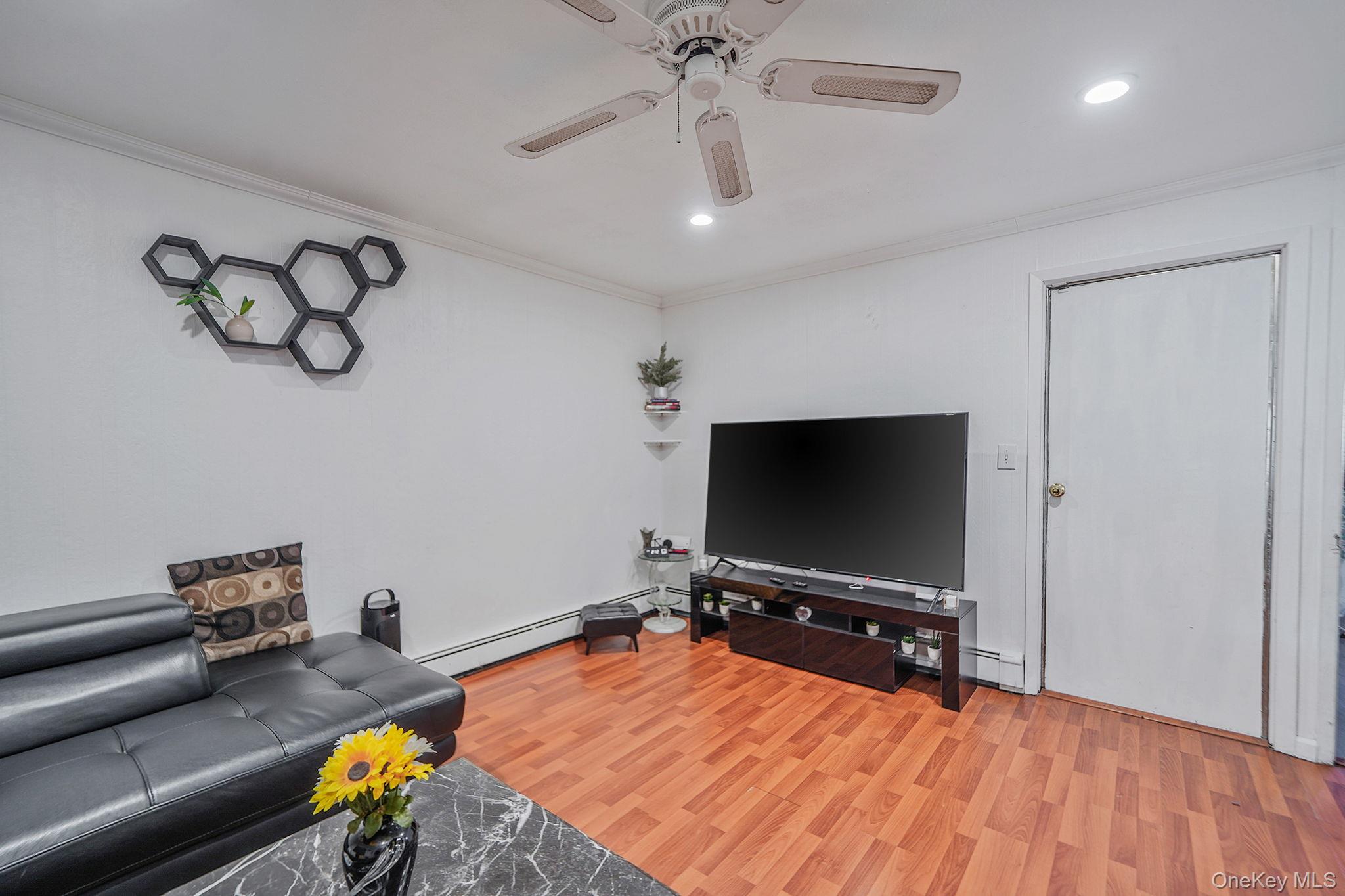 #10 photo, 32 Needle Lane, Levittown , NY 11756