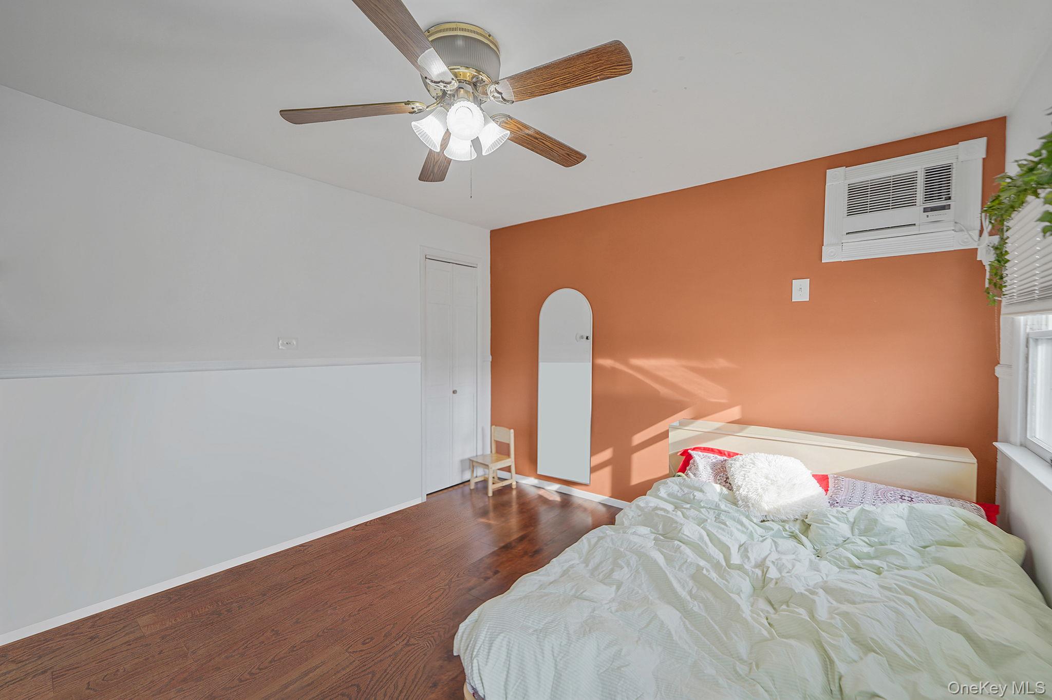 #17 photo, 32 Needle Lane, Levittown , NY 11756