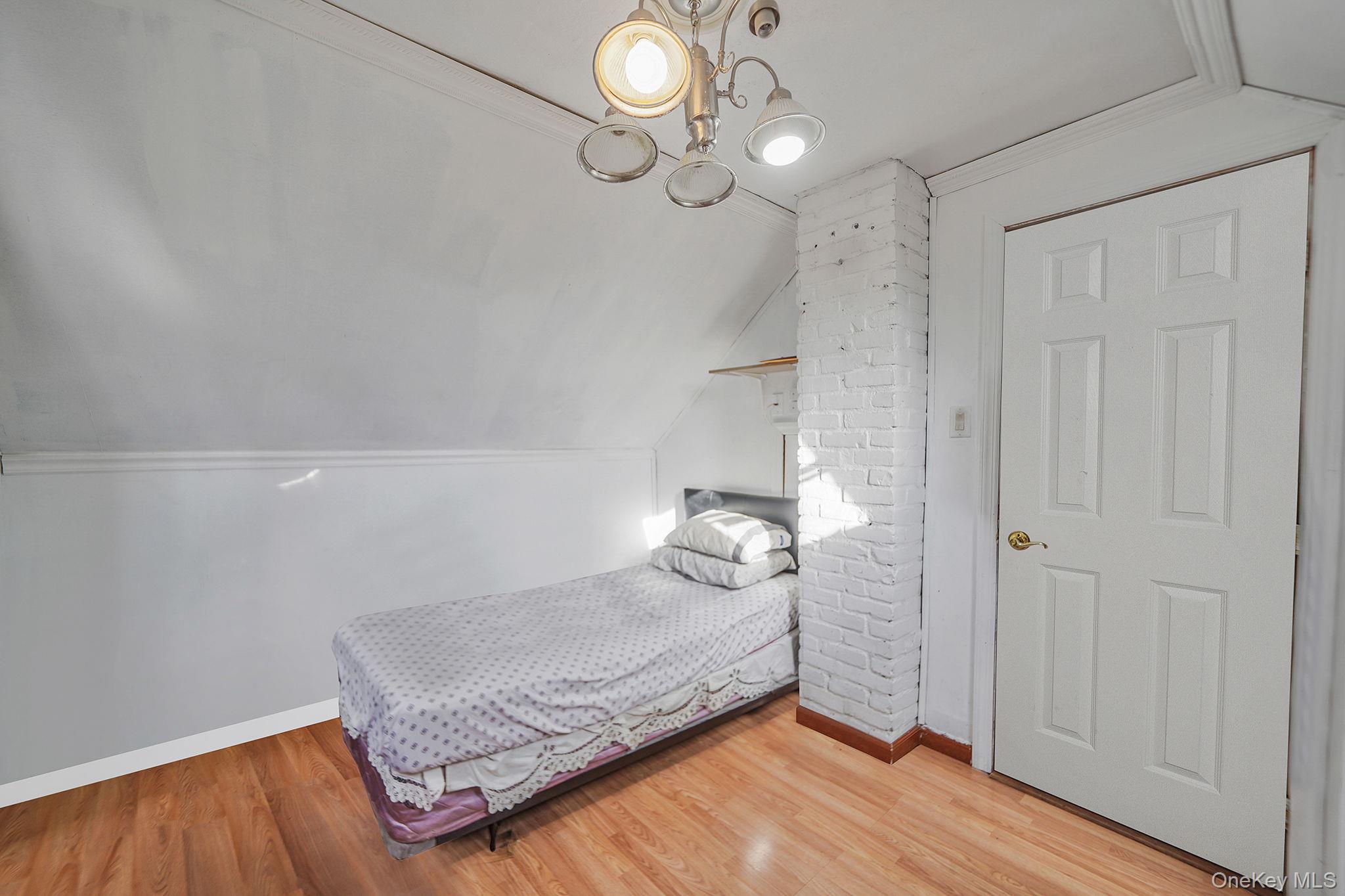 #20 photo, 32 Needle Lane, Levittown , NY 11756