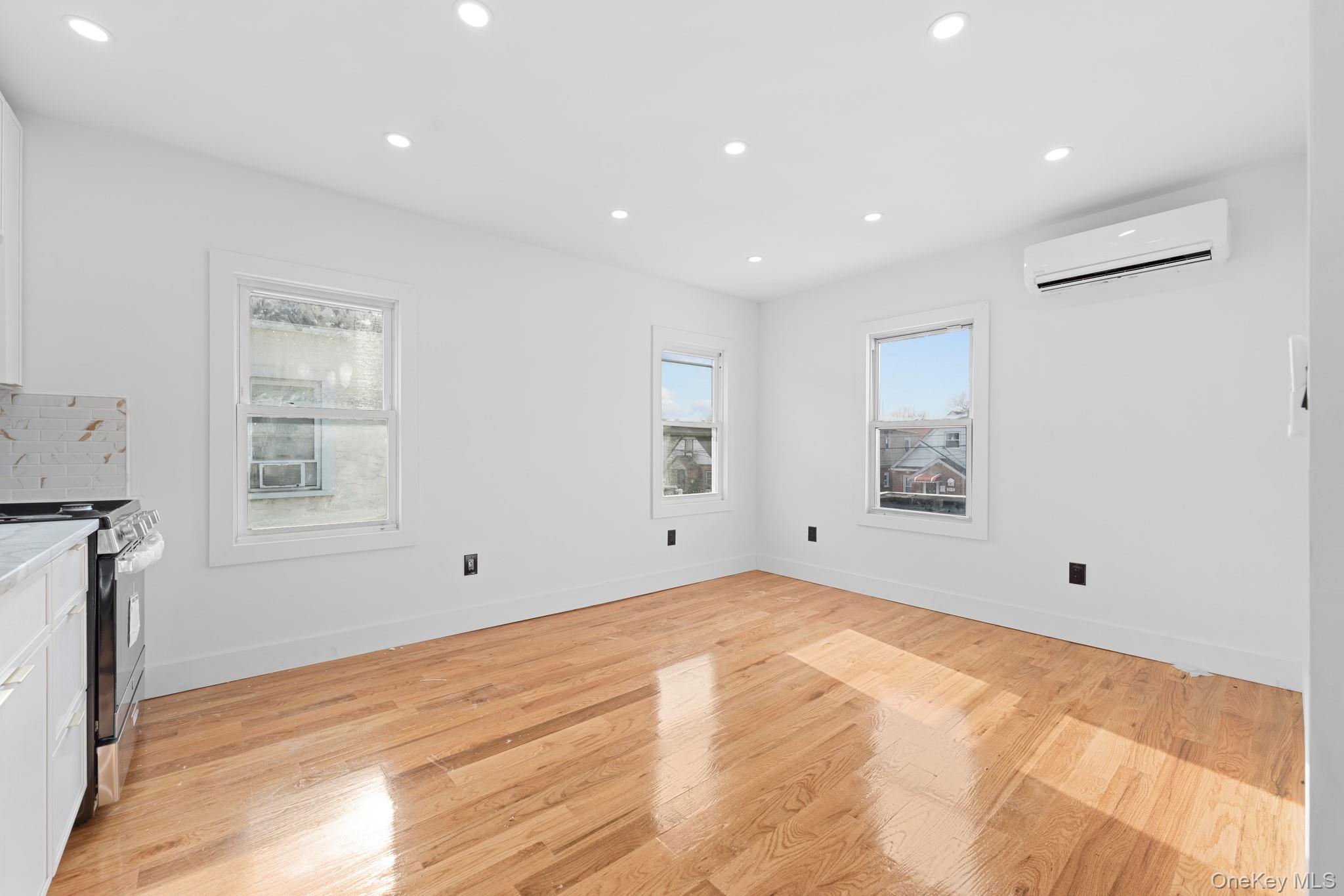 #13 photo, 115-39 202nd Street, Saint Albans , NY 11412