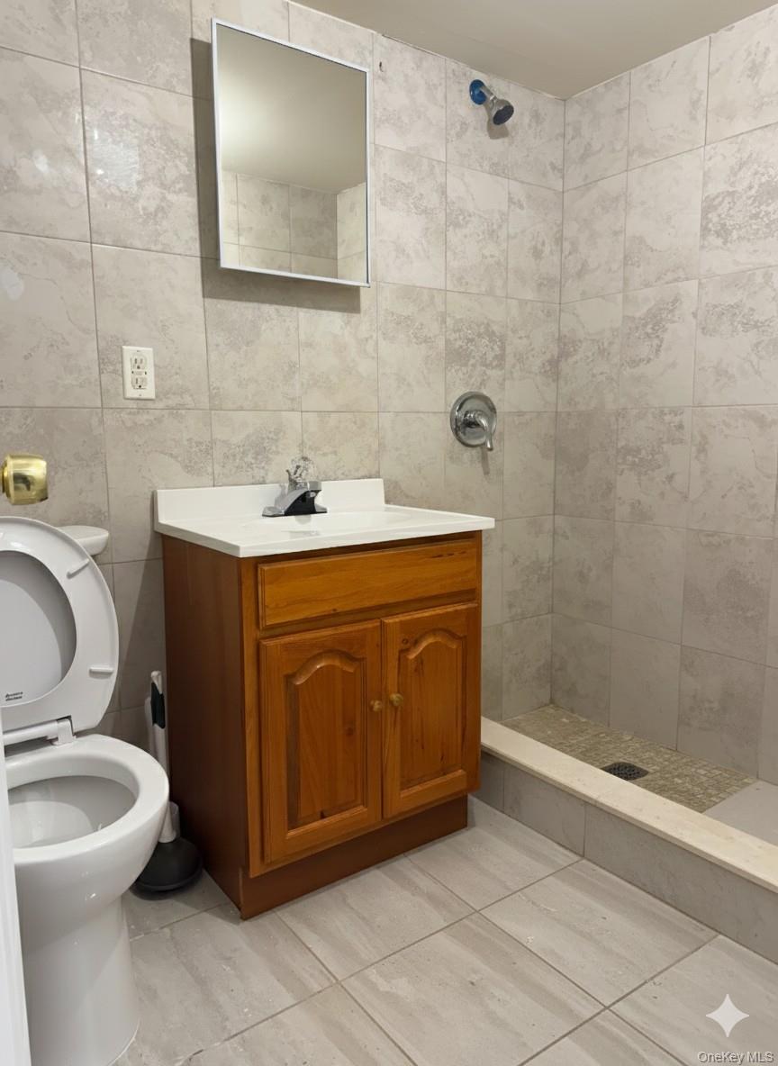 #14 photo, 4033 191st Street, Flushing , NY 11358