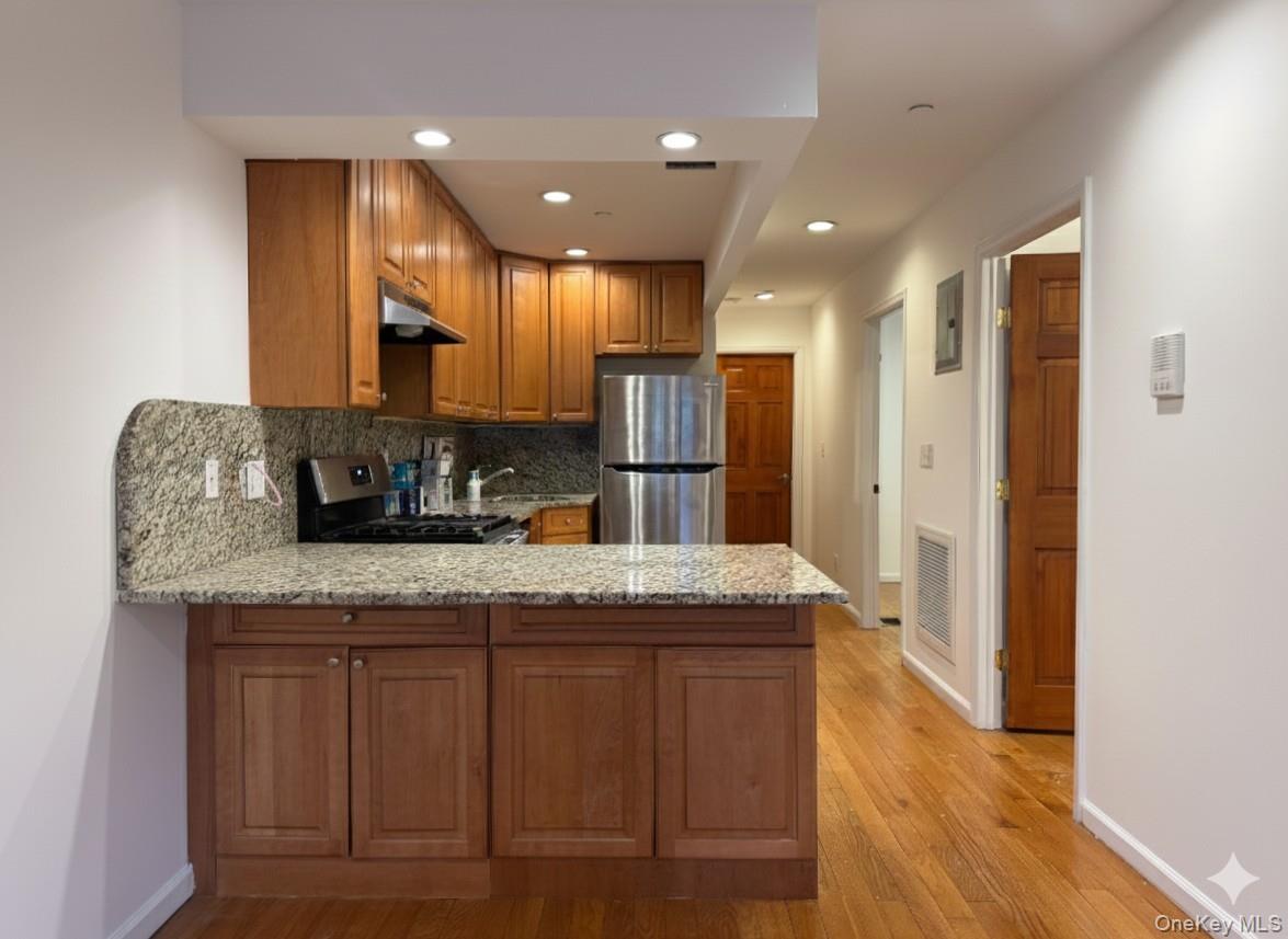 #3 photo, 4033 191st Street, Flushing , NY 11358